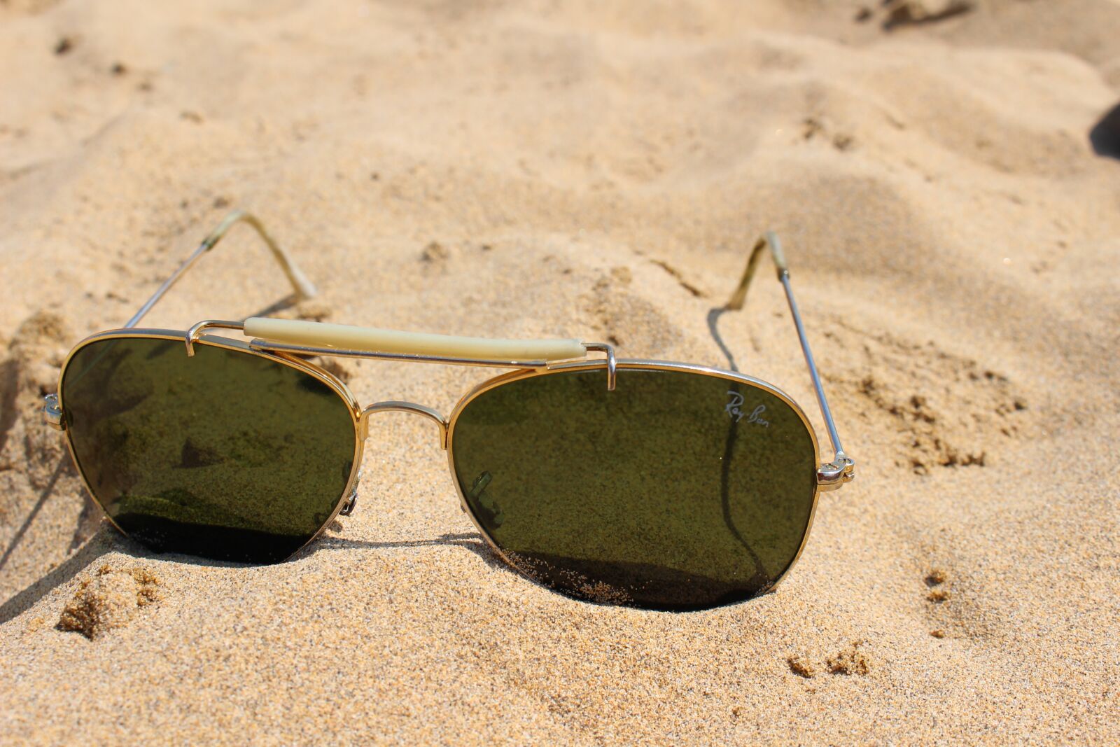 Canon EOS 100D (EOS Rebel SL1 / EOS Kiss X7) sample photo. Beach, glasses, sunglasses photography