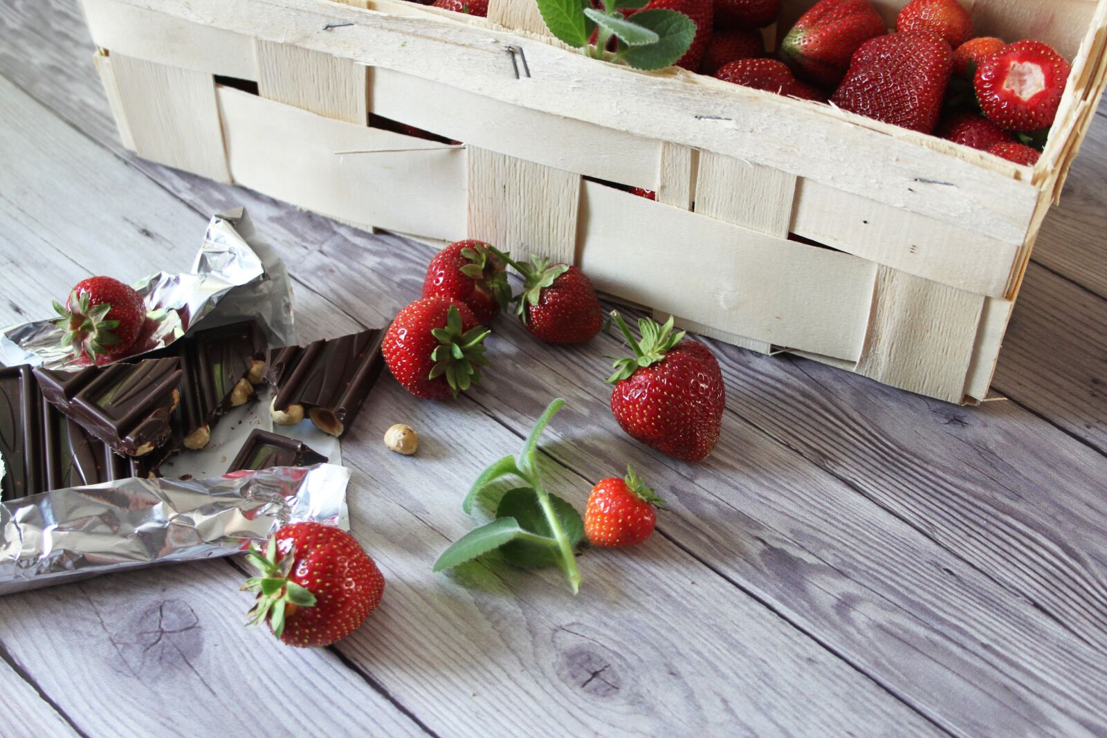 Canon EOS 500D (EOS Rebel T1i / EOS Kiss X3) sample photo. Strawberries, chocolate, kobiałka photography