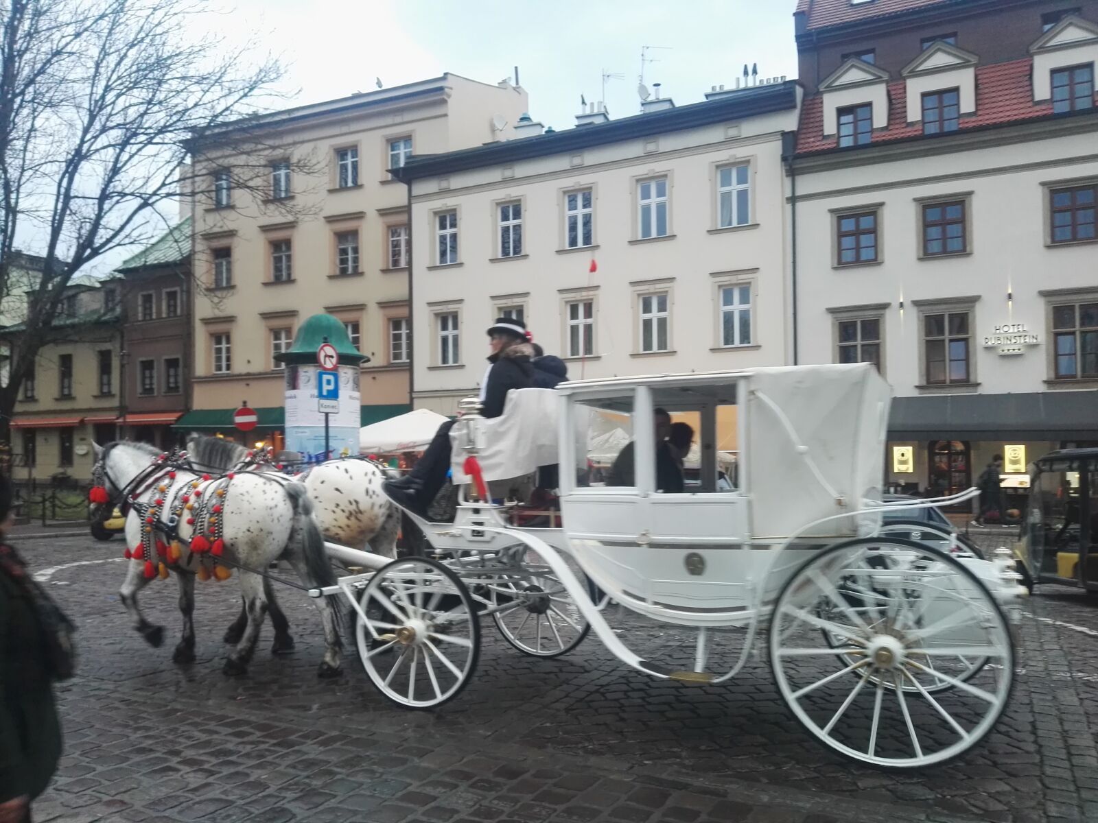 HUAWEI Mate S sample photo. Horse-drawn carriages, city, krakow photography
