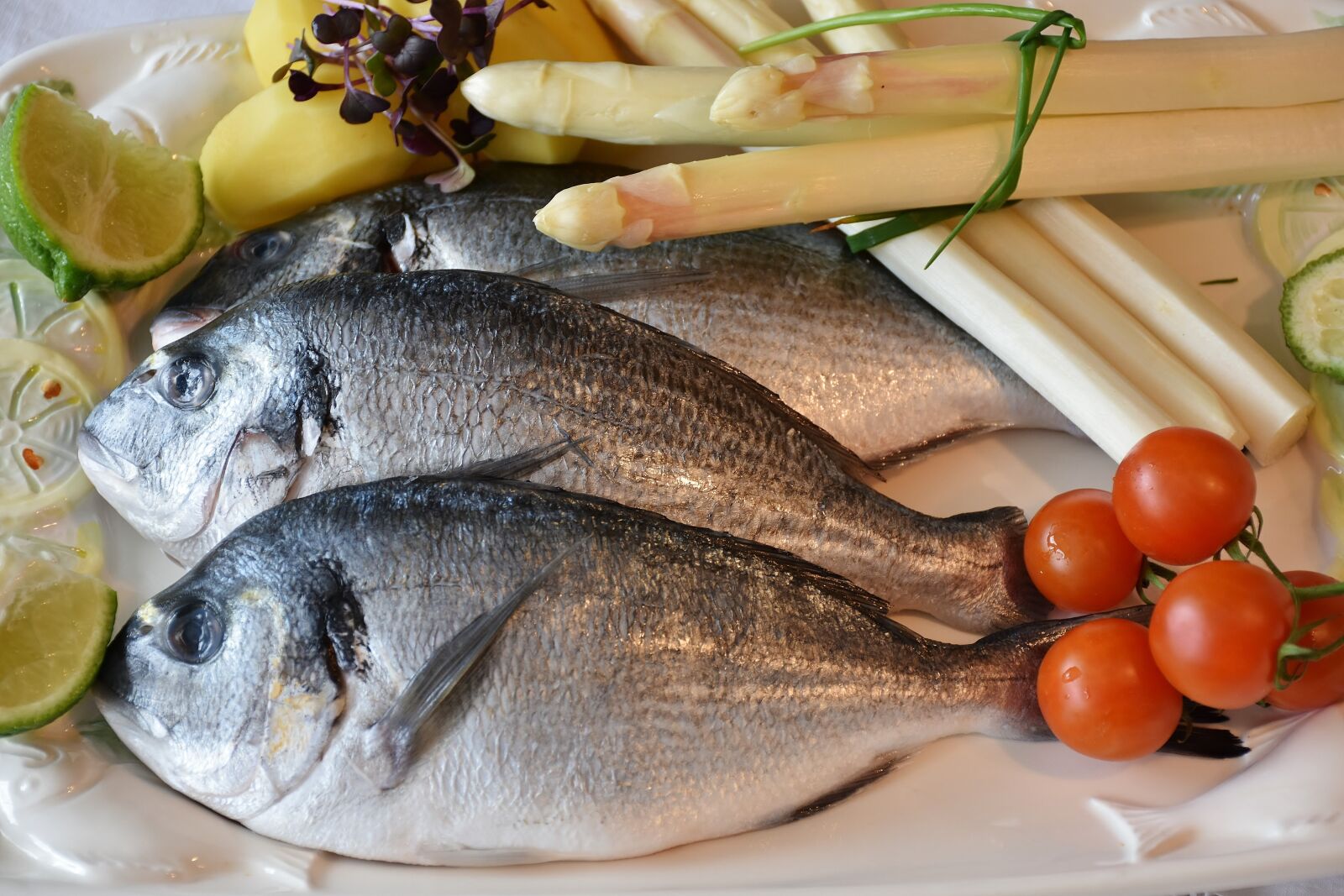 Nikon D7200 sample photo. Fish, sea bream, asparagus photography