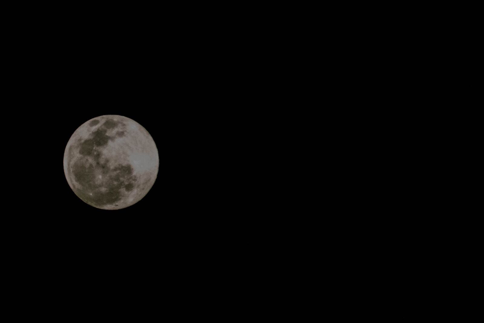 Canon EOS 750D (EOS Rebel T6i / EOS Kiss X8i) + Canon EF75-300mm f/4-5.6 sample photo. Moon, night, dark photography