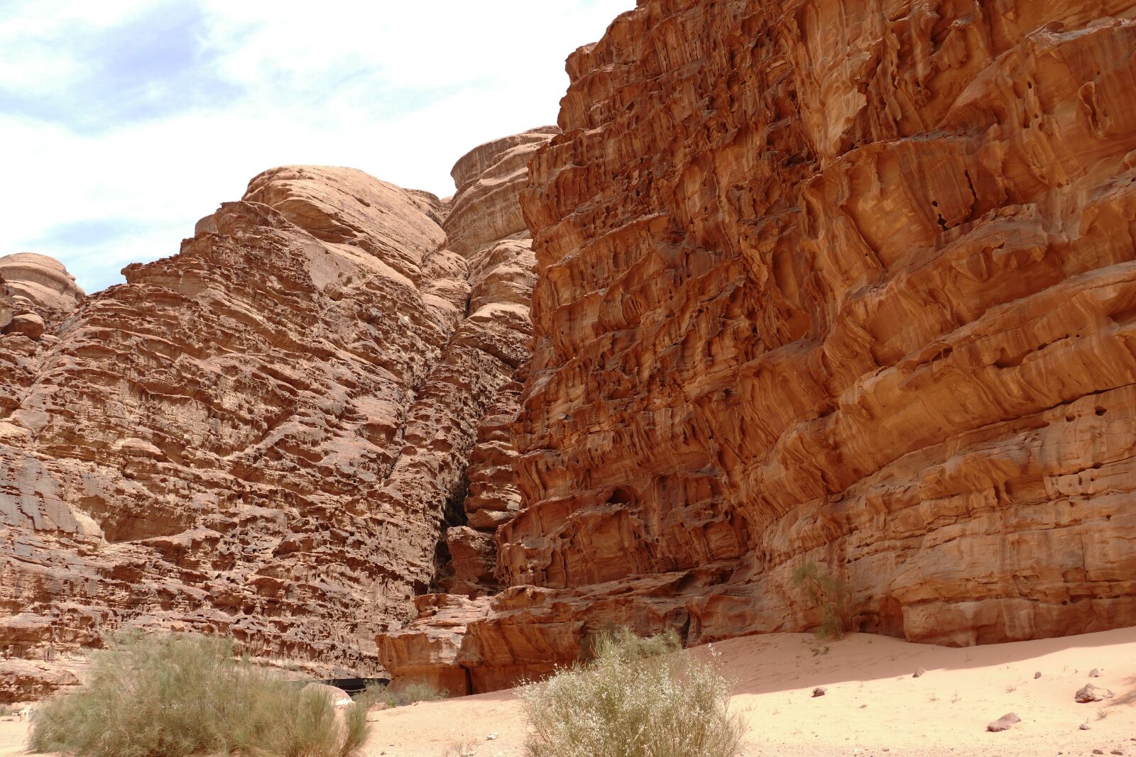 Panasonic Lumix DMC-FZ1000 sample photo. Jordan, desert, sand stone photography