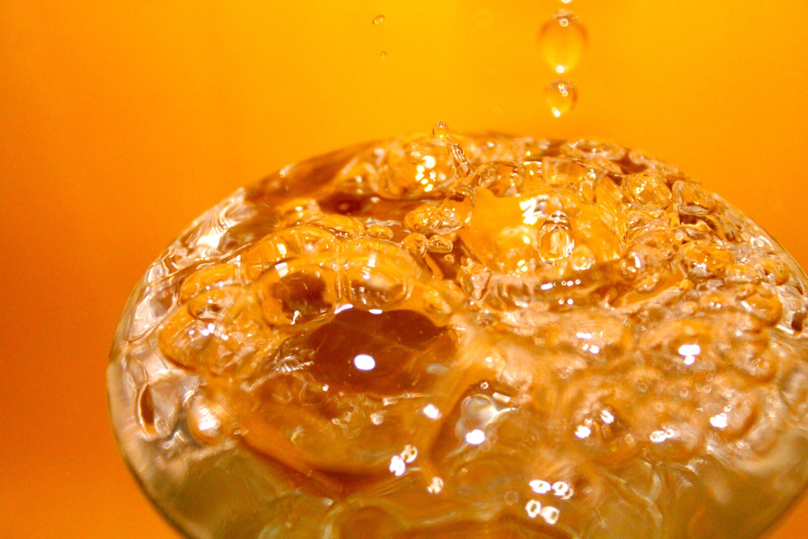 Canon EOS 1100D (EOS Rebel T3 / EOS Kiss X50) sample photo. Water, drop, pin photography