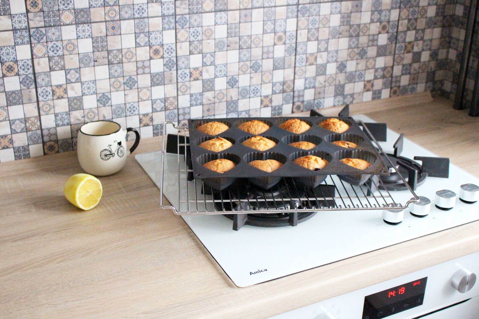 Canon EOS 100D (EOS Rebel SL1 / EOS Kiss X7) sample photo. Baking, cake, maffin photography