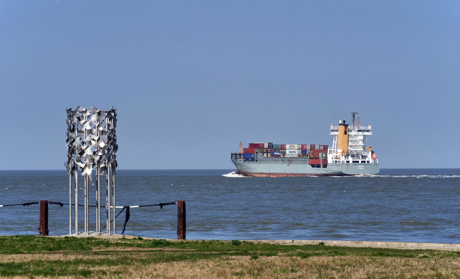 Panasonic Lumix DC-G9 sample photo. Mouth of the elbe photography