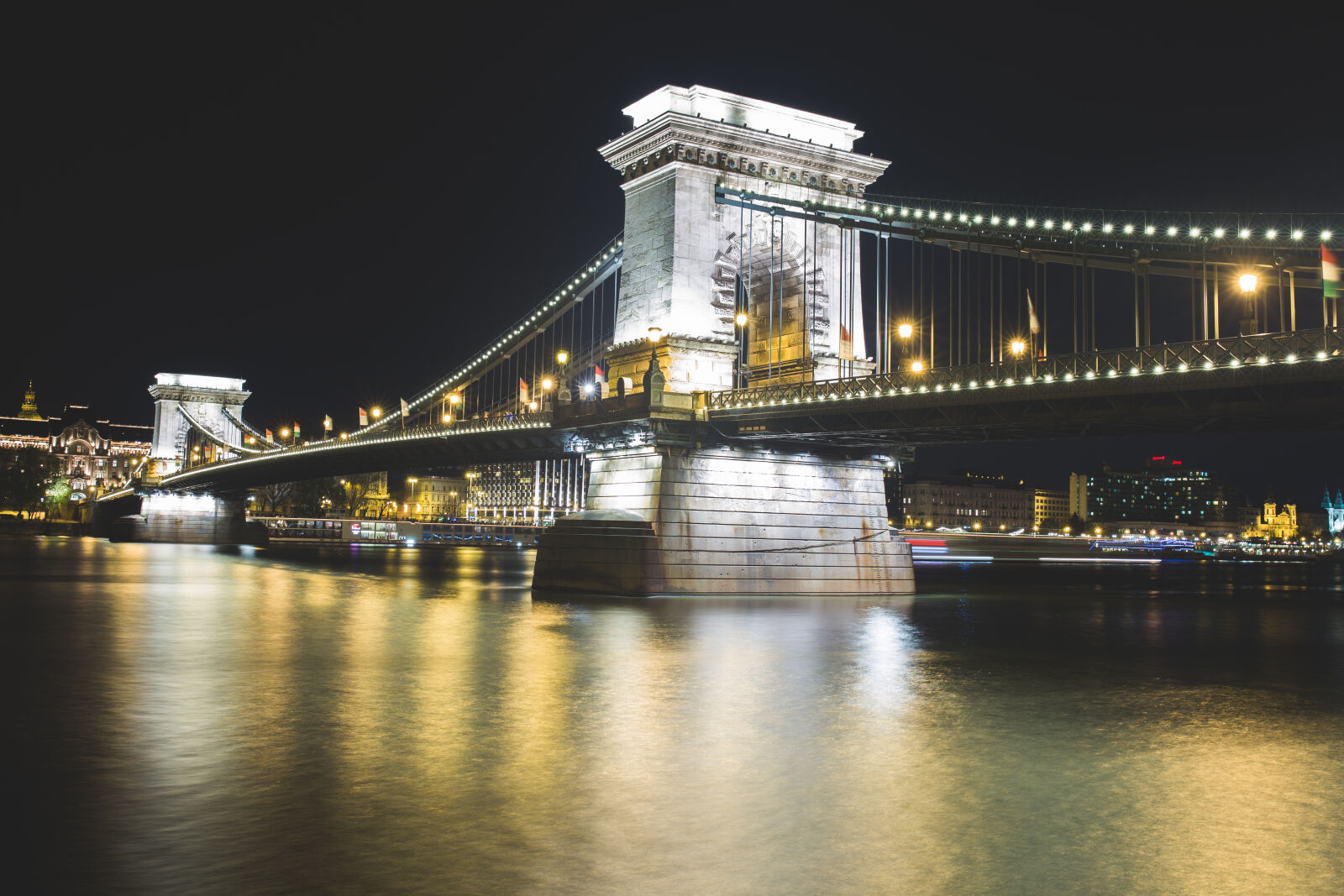 Canon EOS 6D + Sigma 35mm F1.4 DG HSM Art sample photo. Light, night, walking, bridge photography