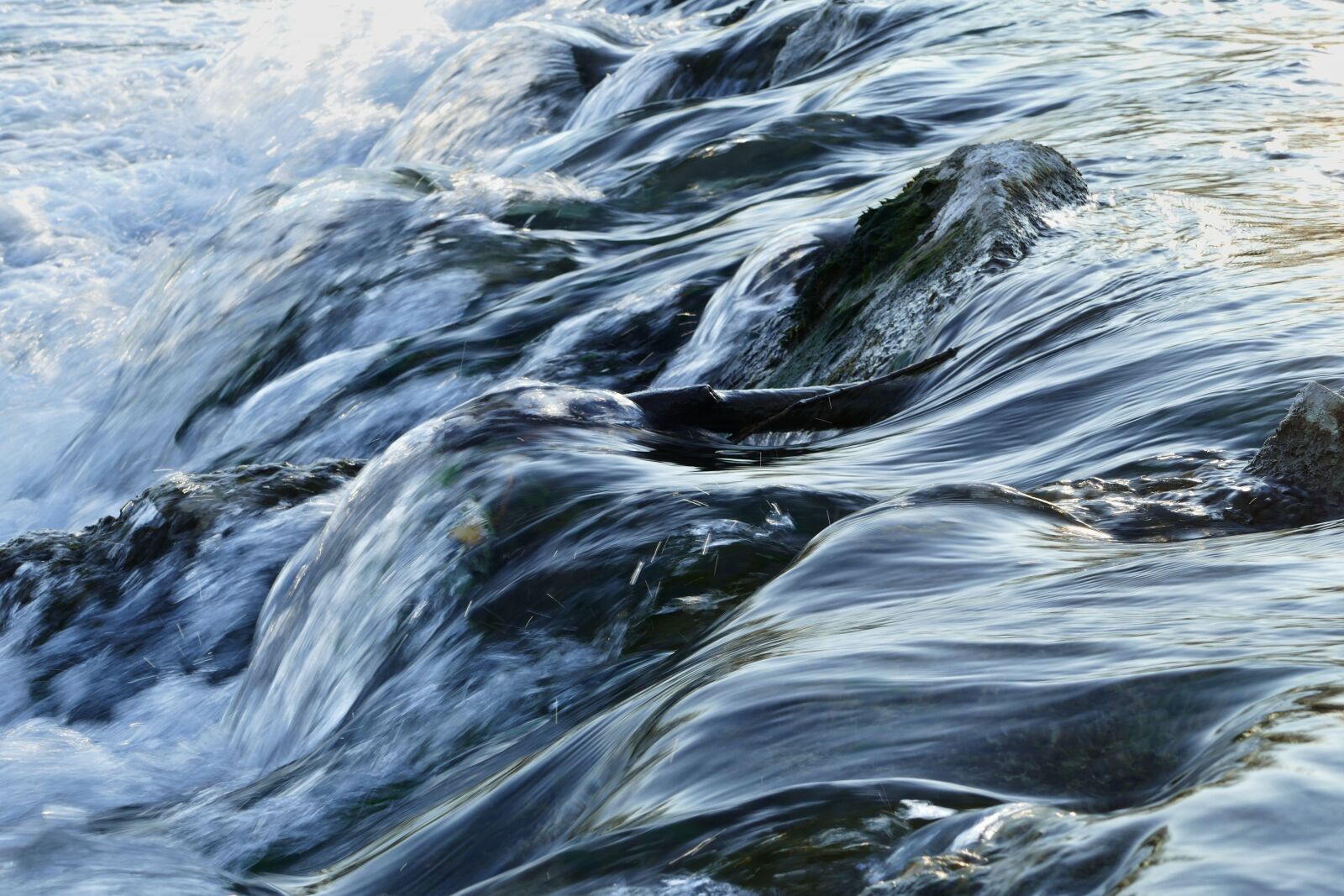 Panasonic Lumix DMC-FZ1000 sample photo. Waterfall, rock, creek photography