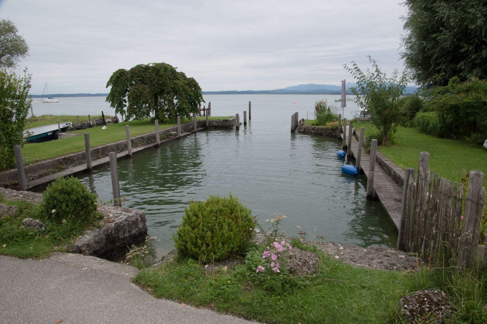 Nikon D3200 sample photo. Waters, tree, lake photography