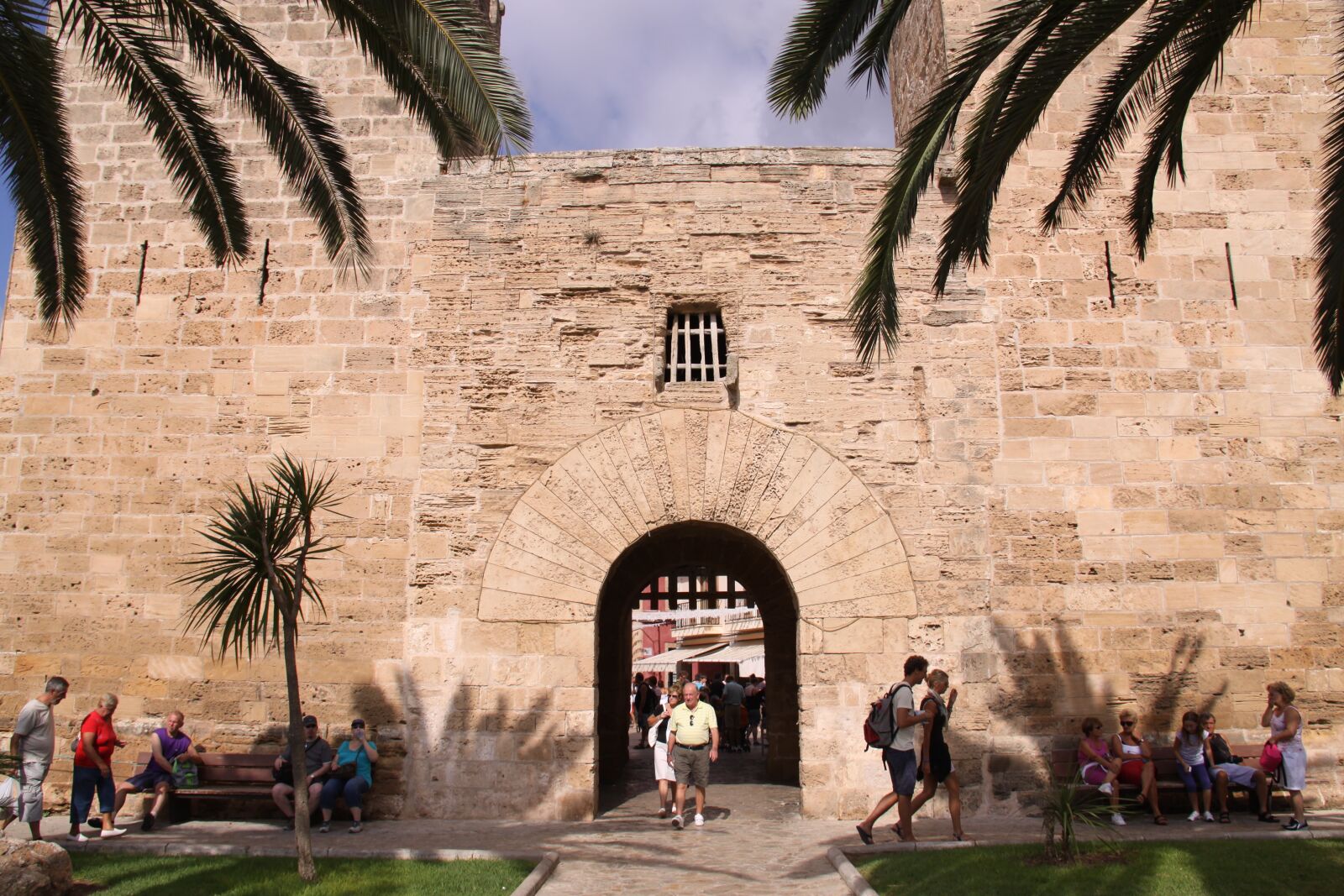 Canon EOS 50D sample photo. Borg, wall, gate photography