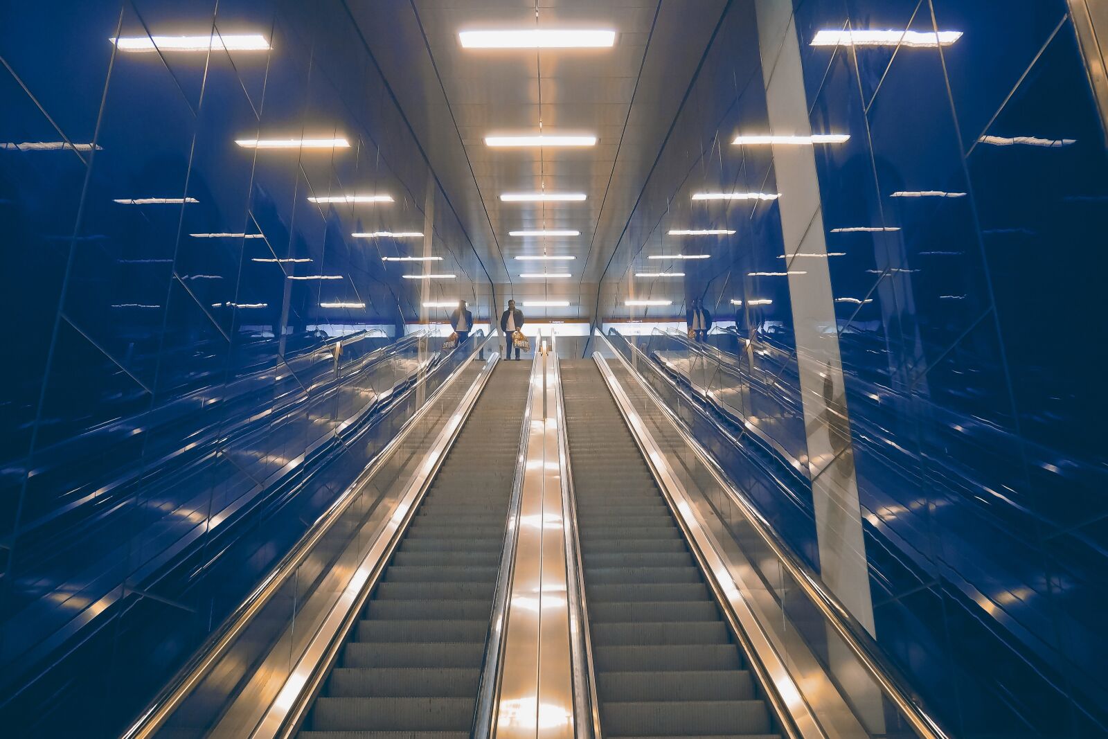 Olympus OM-D E-M10 sample photo. Escalator, metro, stairs photography