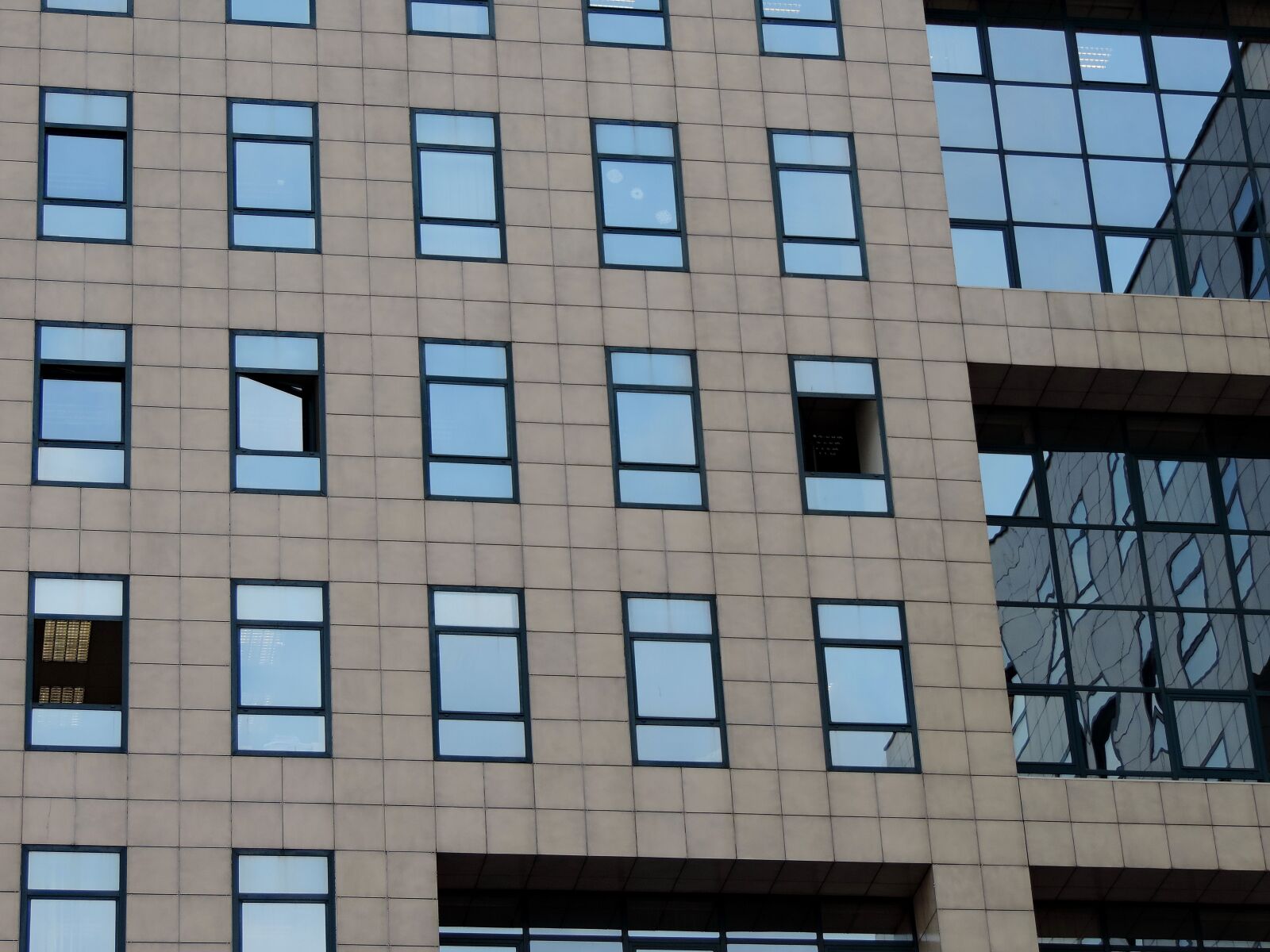 Nikon Coolpix P520 sample photo. Building, puzzle, architecture, tile photography