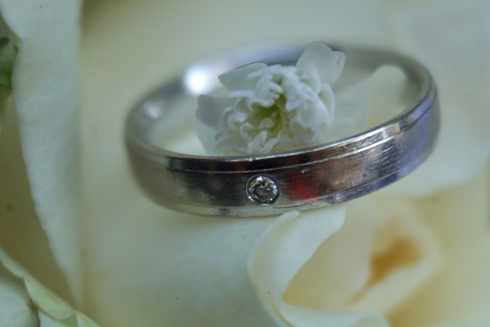 Sony a6000 sample photo. Wedding ring, stone, ring photography