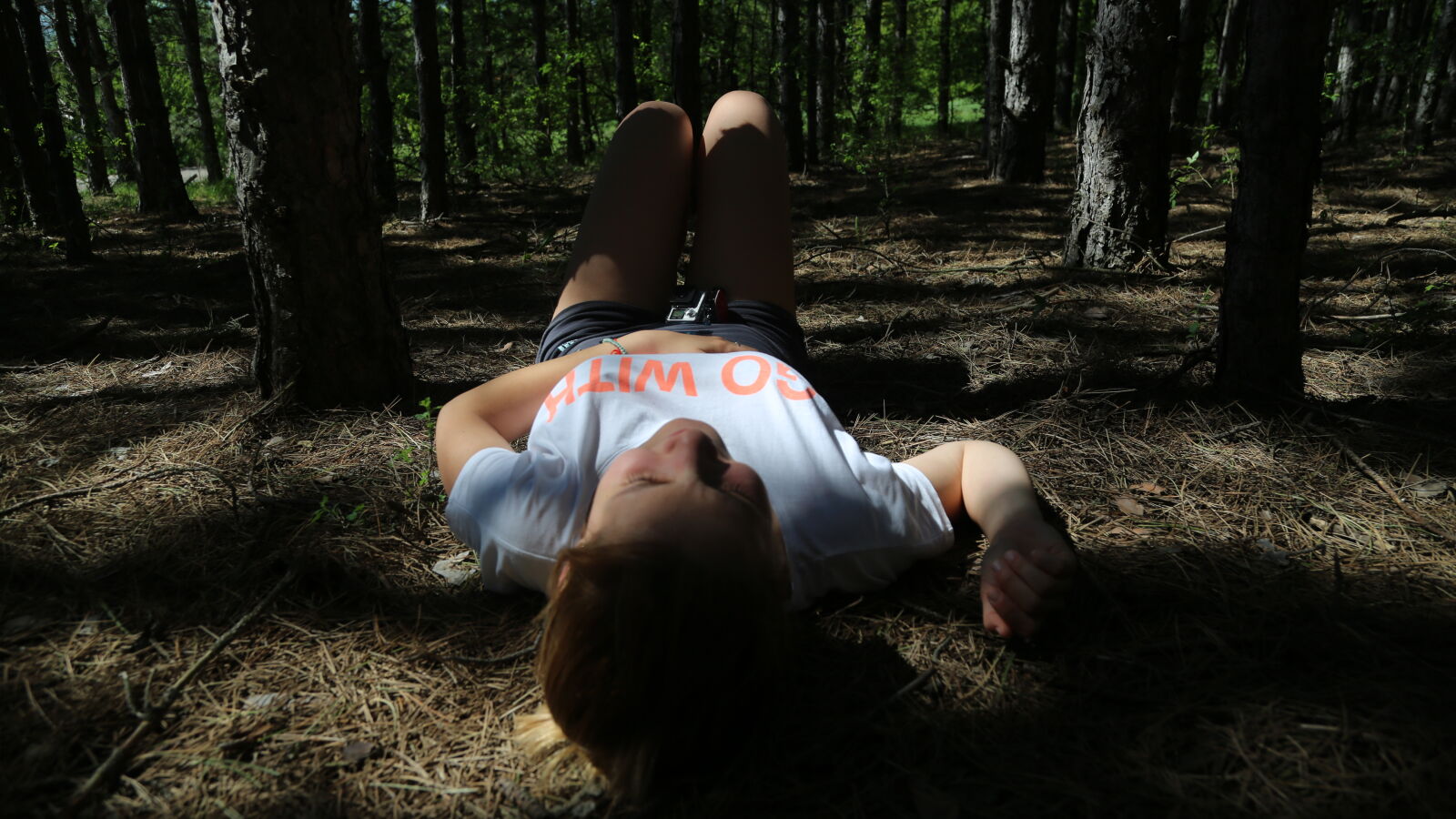 Canon EF 24-105mm F4L IS USM sample photo. Forest, girl, girl, lying photography