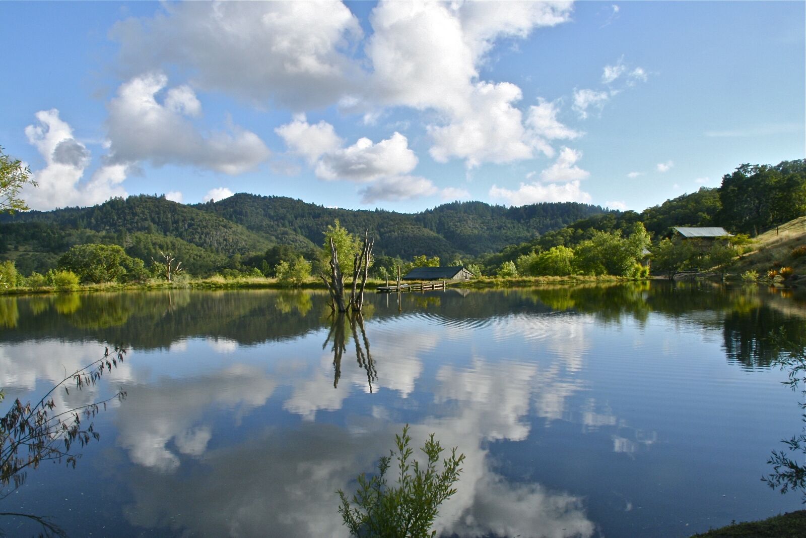 Canon EOS 350D (EOS Digital Rebel XT / EOS Kiss Digital N) sample photo. Lake, clouds, water photography
