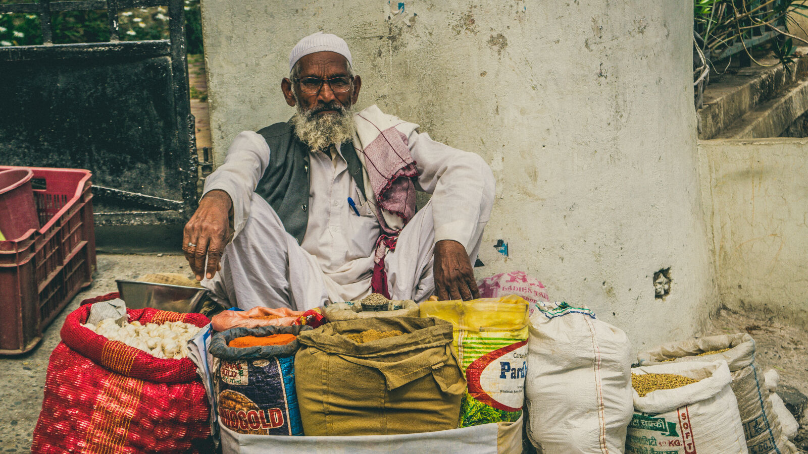 Nikon D3300 sample photo. India, man, old, man photography