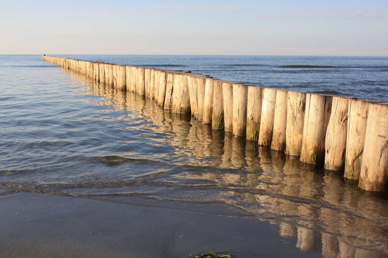 Canon EOS 1000D (EOS Digital Rebel XS / EOS Kiss F) sample photo. Baltic sea, sea, beach photography