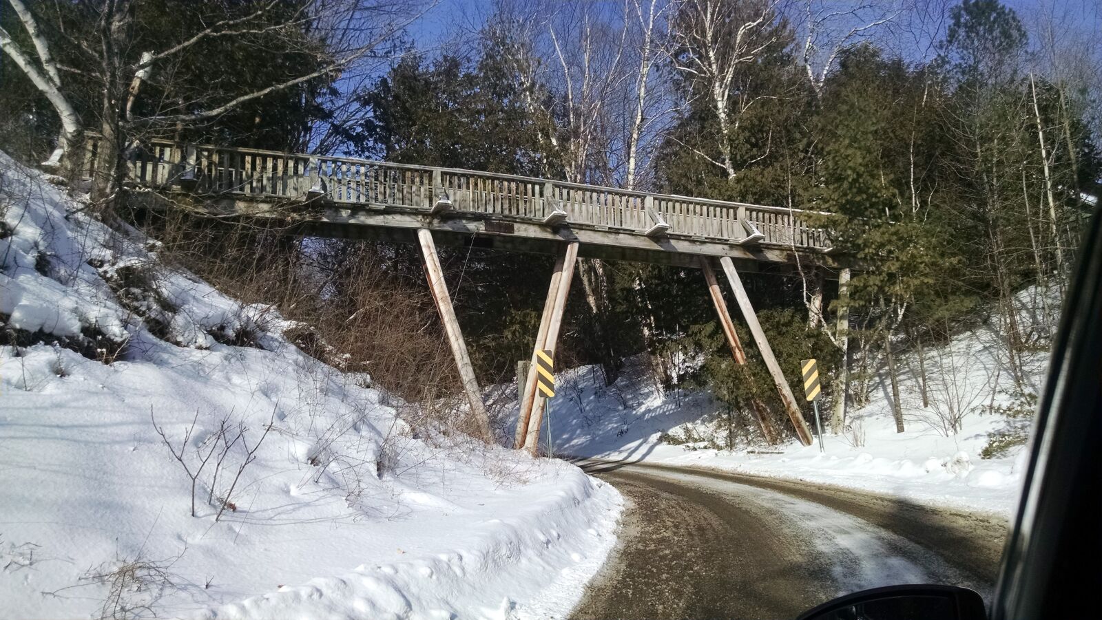 Motorola XT1080 sample photo. Winter, scene, pedestrian, bridge photography