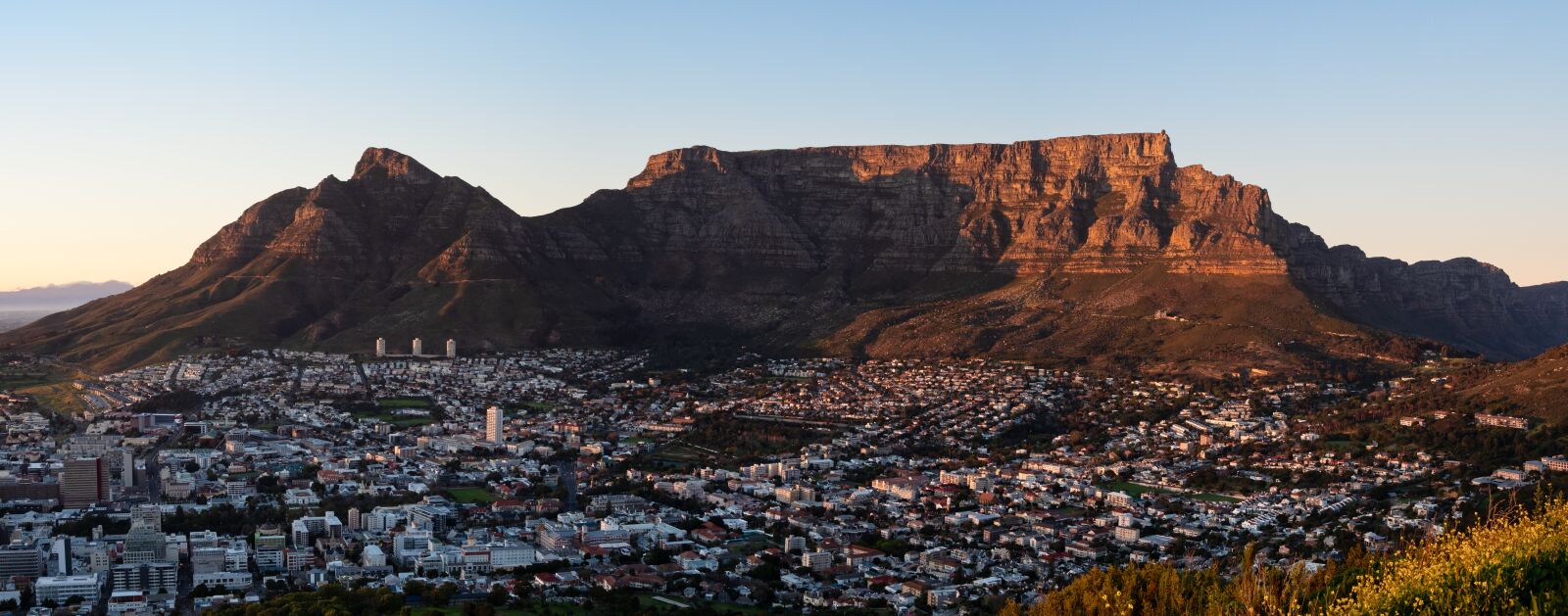 Olympus M.Zuiko Digital ED 12-100mm F4.0 IS Pro sample photo. Table mountain, devil's peak photography