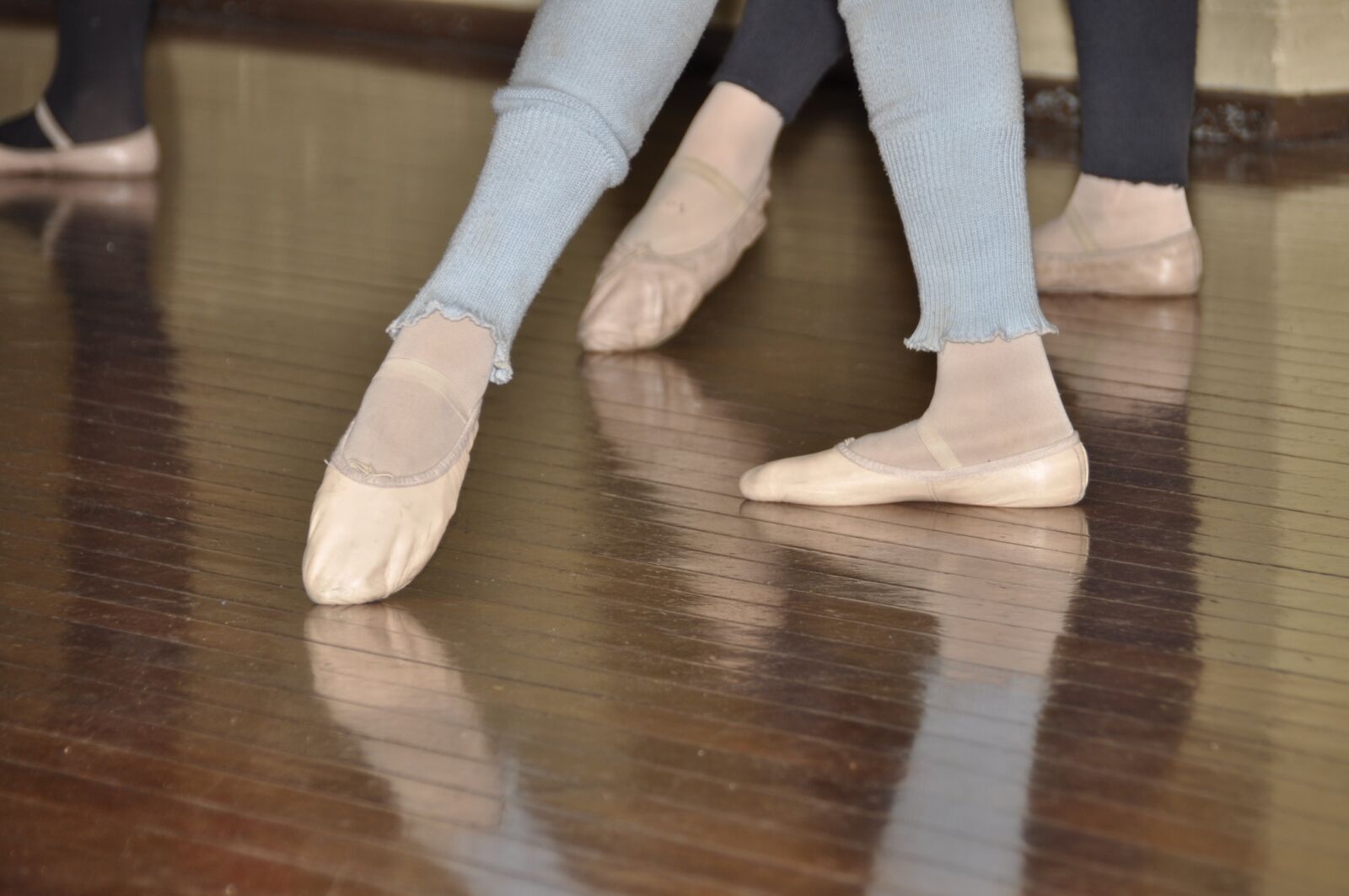 Nikon D5000 sample photo. Ballet, legs, feet photography