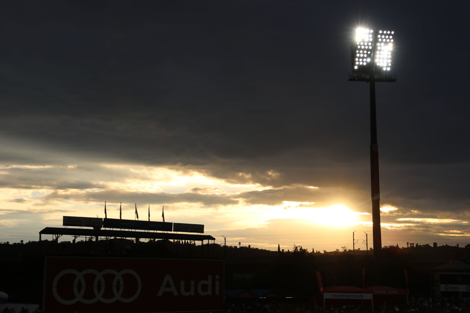 Canon EOS 7D Mark II sample photo. Clouds, evening, light, sport photography