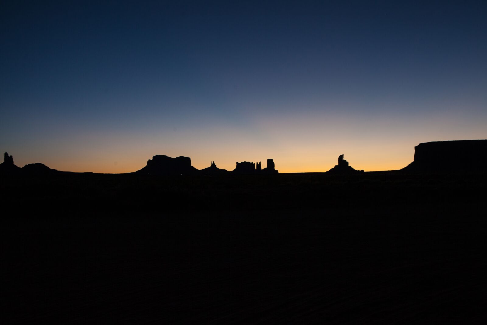 Canon EOS 5D Mark II + Canon EF 24-70mm F2.8L USM sample photo. Sunset, silhouette, dawn photography