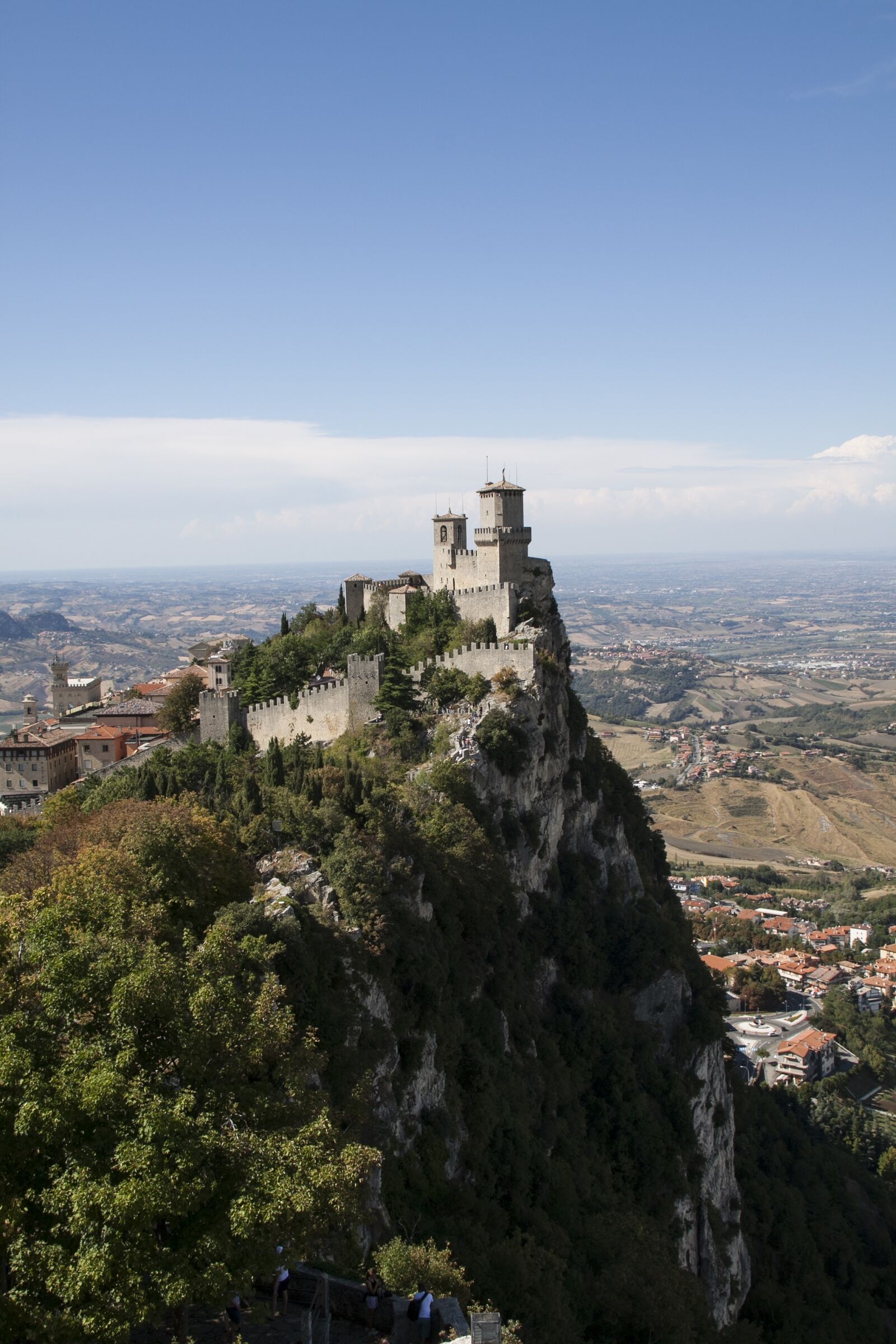 Canon EOS 50D + Canon EF-S 18-200mm F3.5-5.6 IS sample photo. Castle of san marino photography
