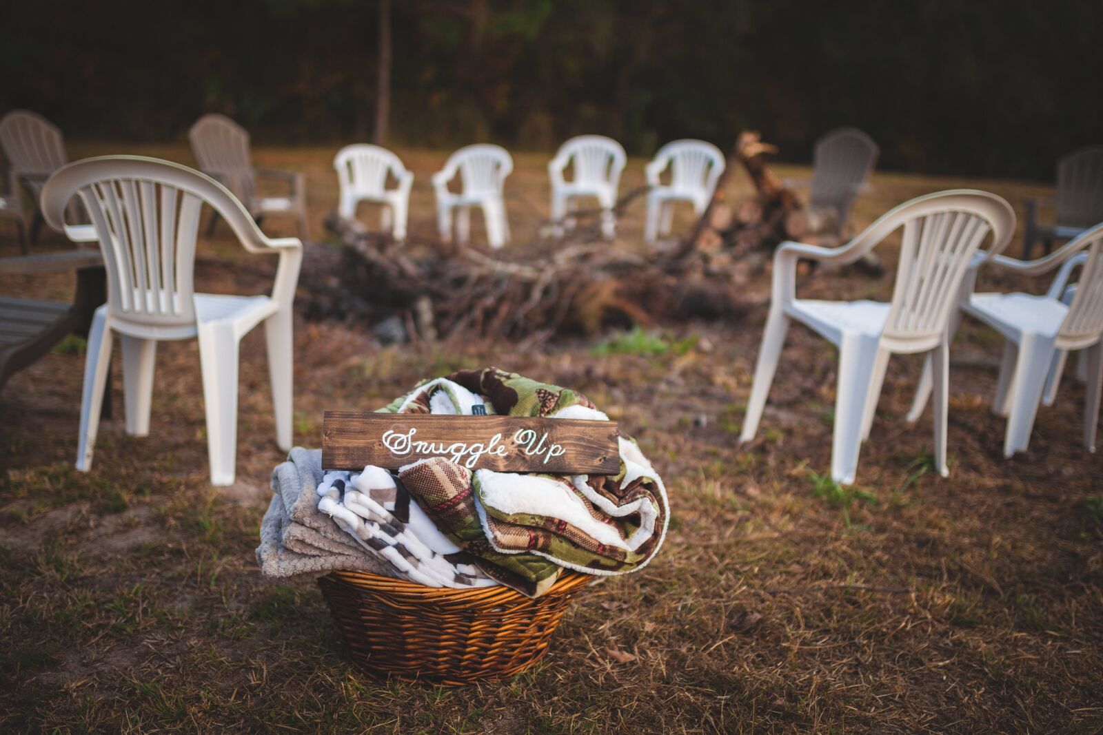 Canon EOS 5D Mark II sample photo. Blanket, outdoor, camp photography