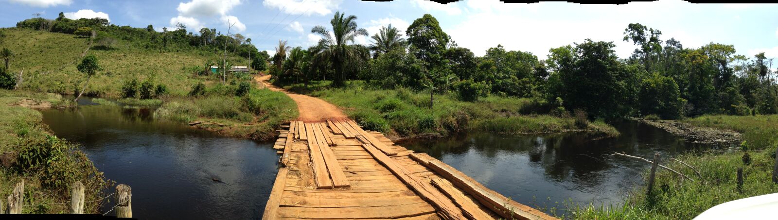 iPhone 5c back camera 4.12mm f/2.4 sample photo. Bridgeoverriver, bahia, braziliancoutryside photography