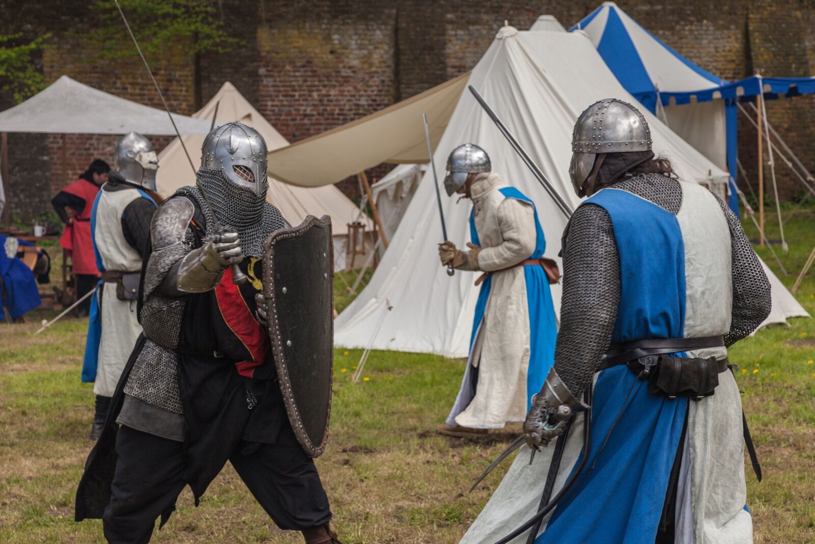 Canon EOS 5D Mark II sample photo. Knight, sword fighting, middle photography