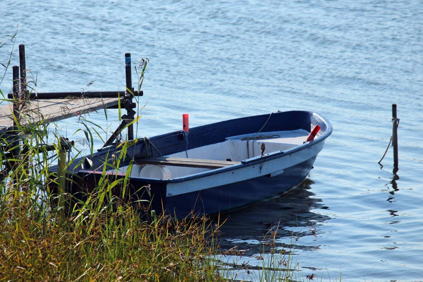 Canon EF-S 55-250mm F4-5.6 IS STM sample photo. Boat, rowing boat, water photography