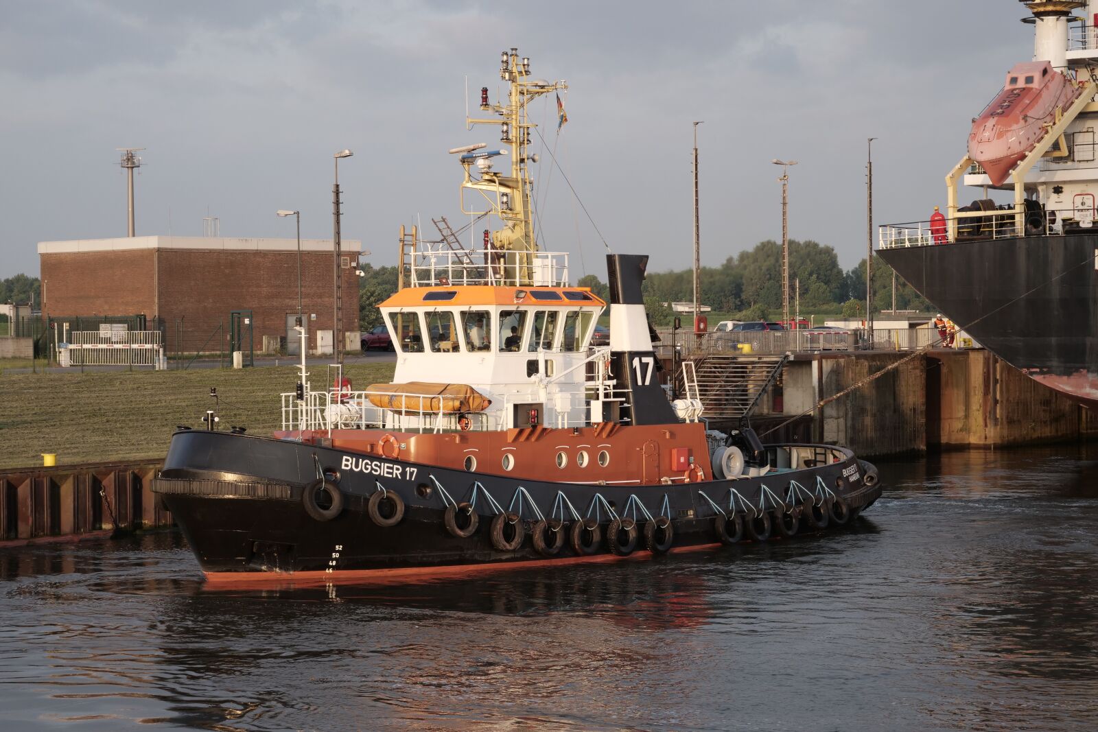 Panasonic Lumix DC-G9 sample photo. Shipping, seafaring, tug photography