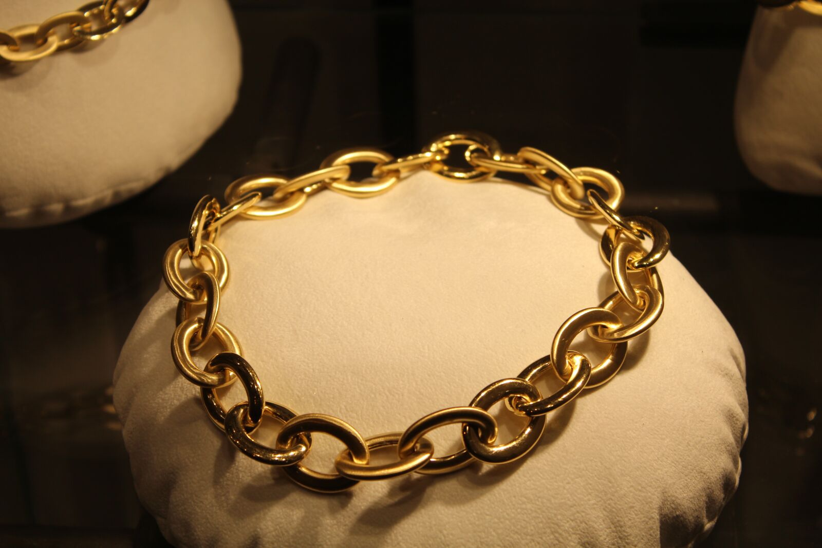 Canon EOS 1200D (EOS Rebel T5 / EOS Kiss X70 / EOS Hi) sample photo. Necklace, jewel, collier photography