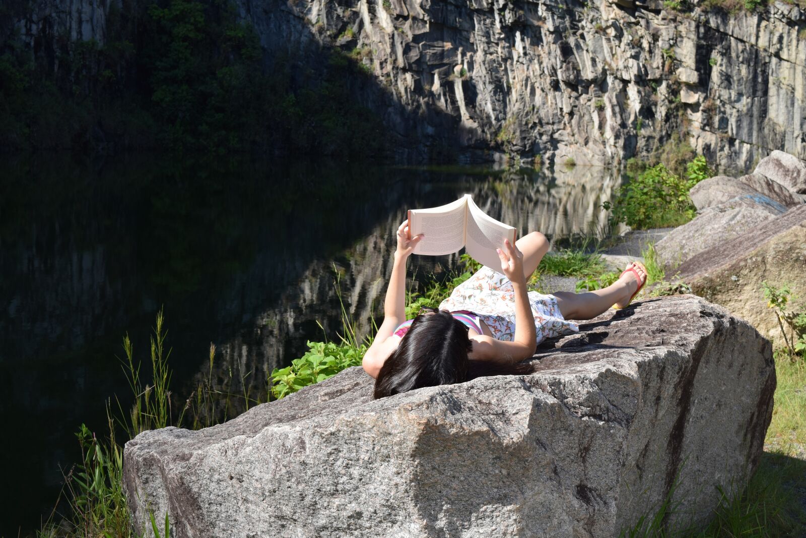Nikon D5300 sample photo. Girl, reading, lake photography