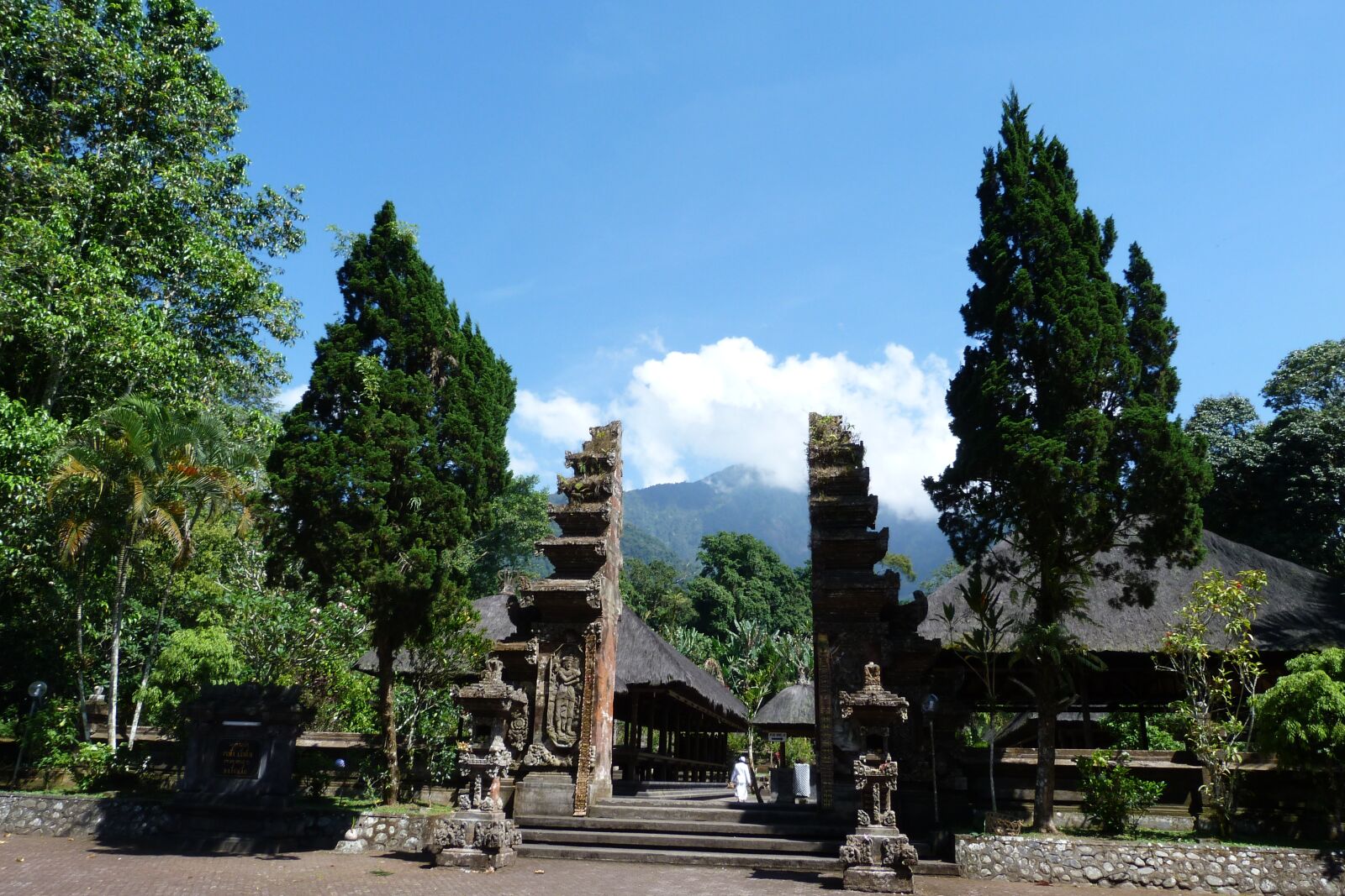 Panasonic Lumix DMC-FZ40 (Lumix DMC-FZ45) sample photo. Temple, bali, indonesia photography