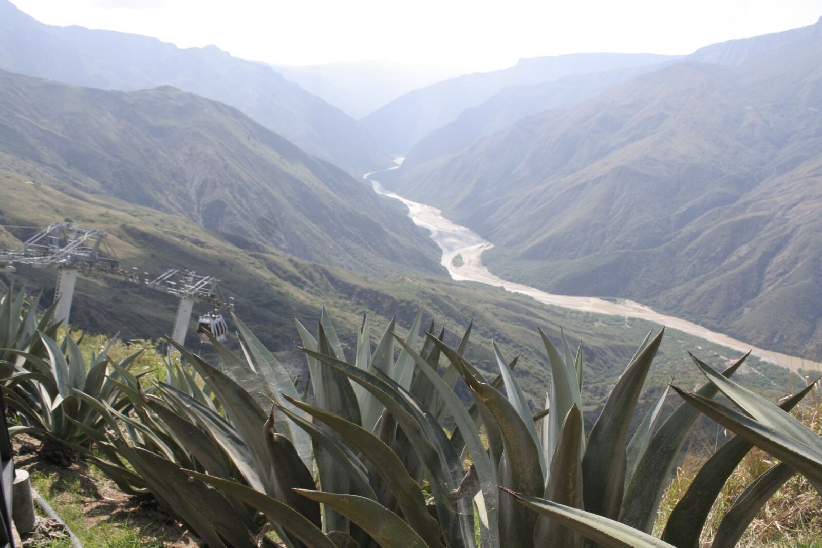 Canon EOS 350D (EOS Digital Rebel XT / EOS Kiss Digital N) sample photo. Mountains, valley, river photography
