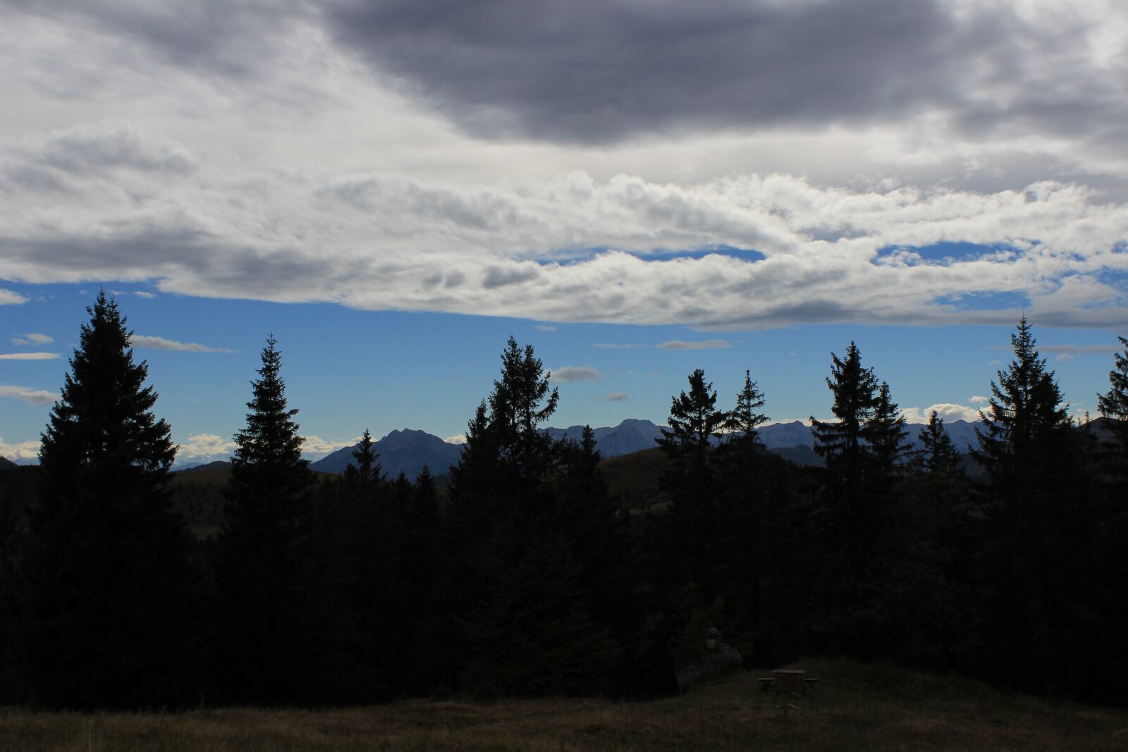 Canon EOS 600D (Rebel EOS T3i / EOS Kiss X5) sample photo. Clouds, dark clouds, blue photography