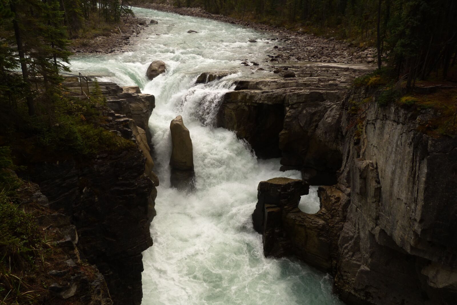 Panasonic Lumix DMC-FZ40 (Lumix DMC-FZ45) sample photo. Sunwapta falls, waterfall, canada photography