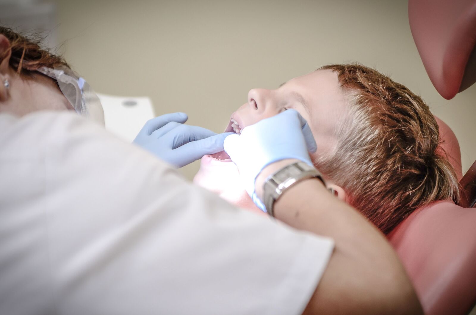 Nikon D5100 sample photo. Hand, care, tooth, dentist photography