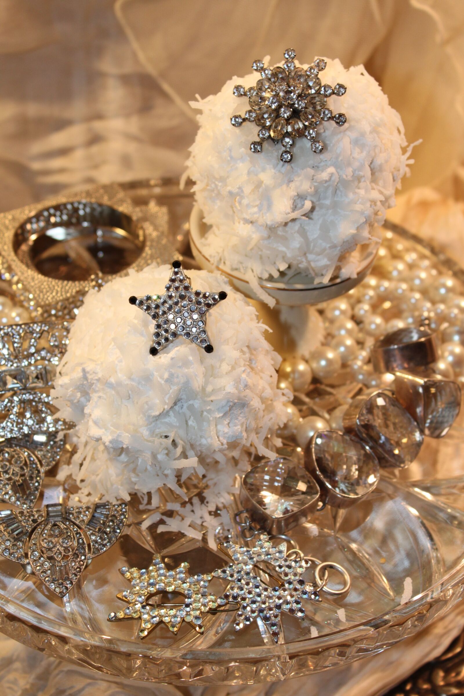 Canon EOS 500D (EOS Rebel T1i / EOS Kiss X3) sample photo. Cupcake, jewelry, snowball photography