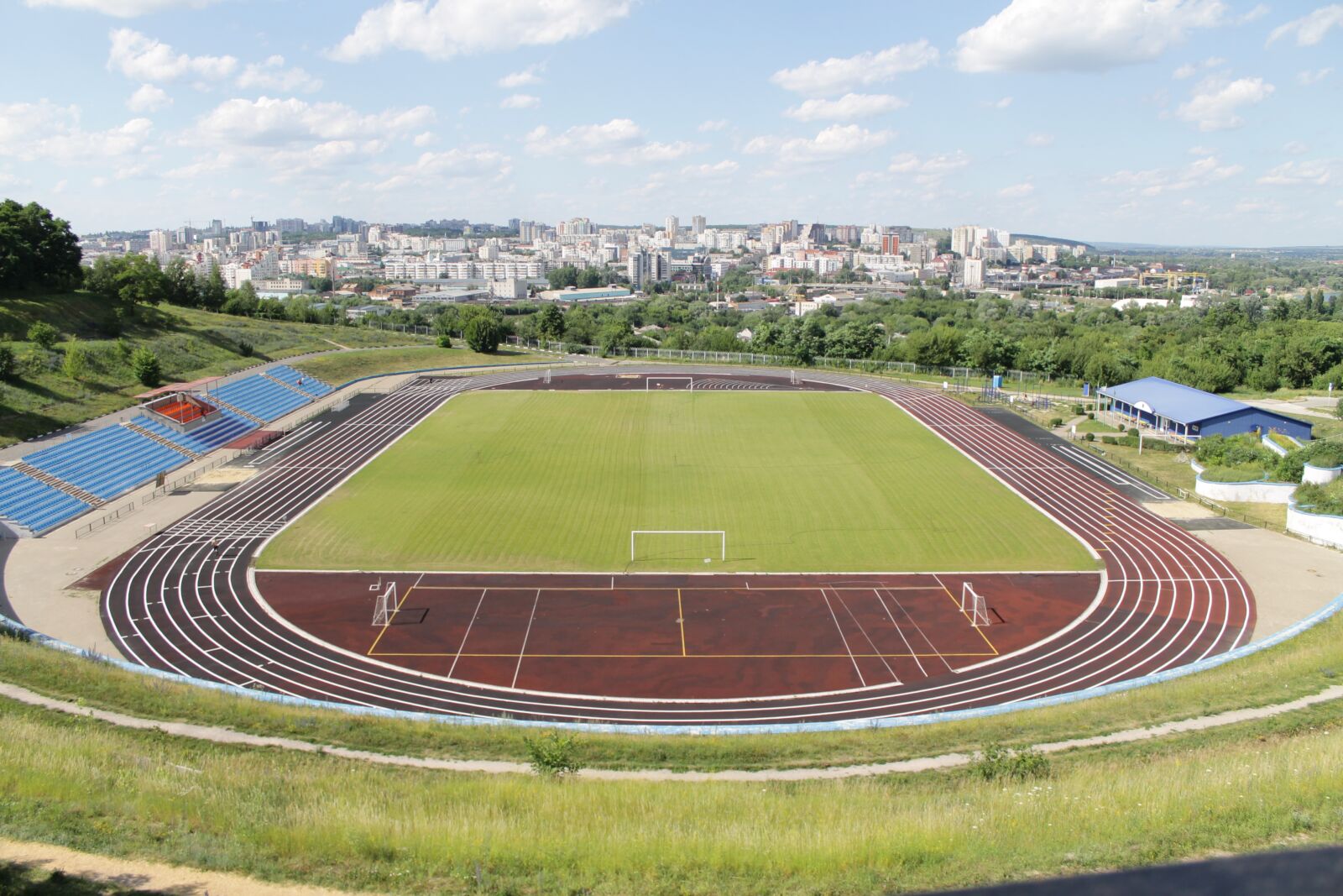Canon EOS 1100D (EOS Rebel T3 / EOS Kiss X50) sample photo. Stadium, sports, summer photography