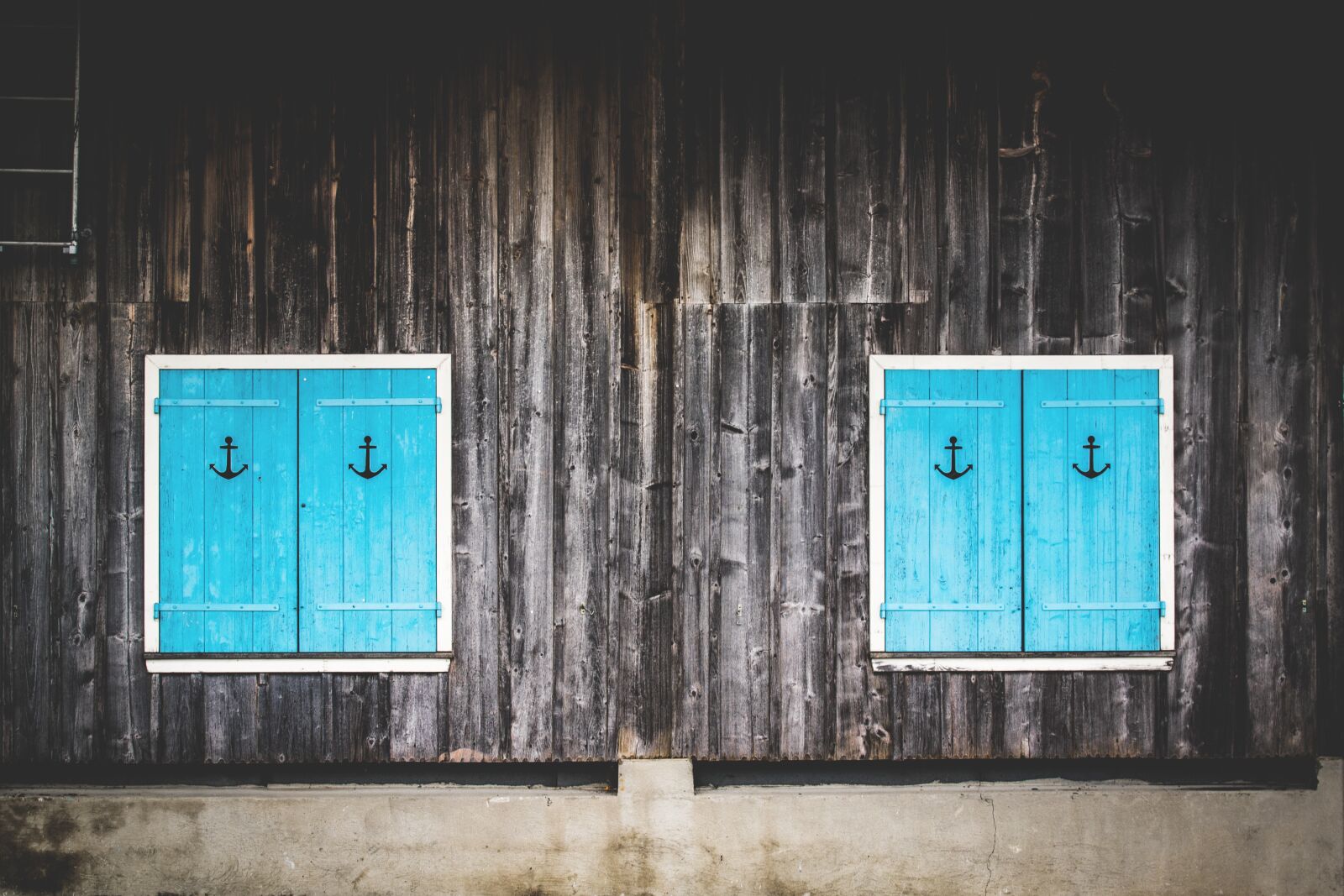 Nikon D5300 sample photo. Facade, window, shutters photography
