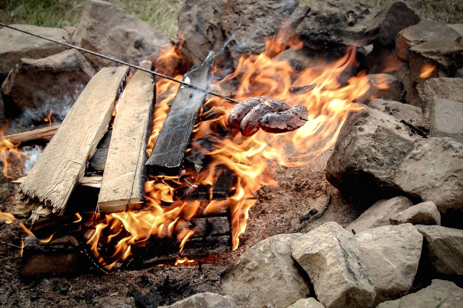 Nikon D40 sample photo. Wood, stone, fire, sausage photography