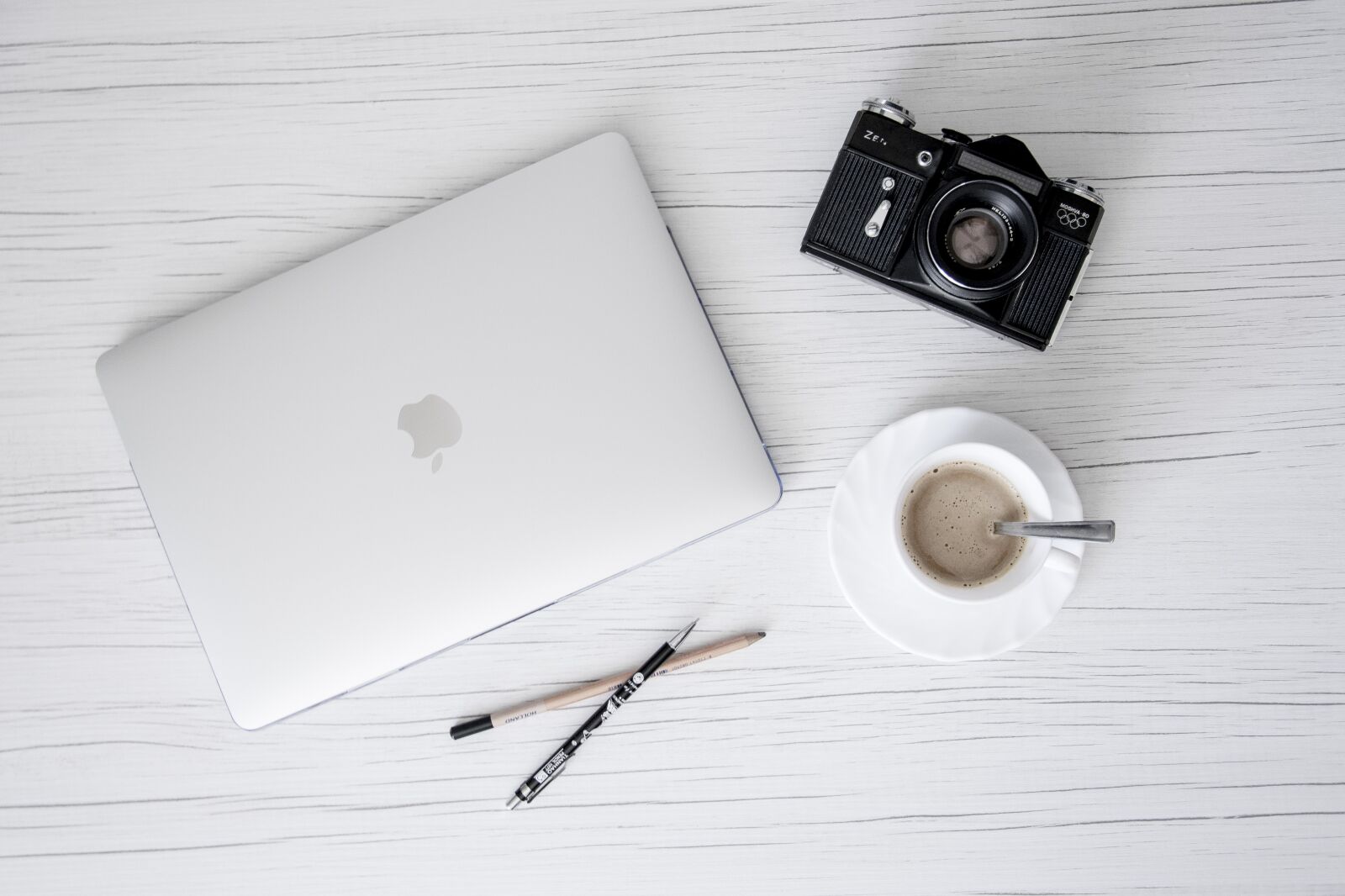Nikon D5300 sample photo. Apple, macbook, laptop photography