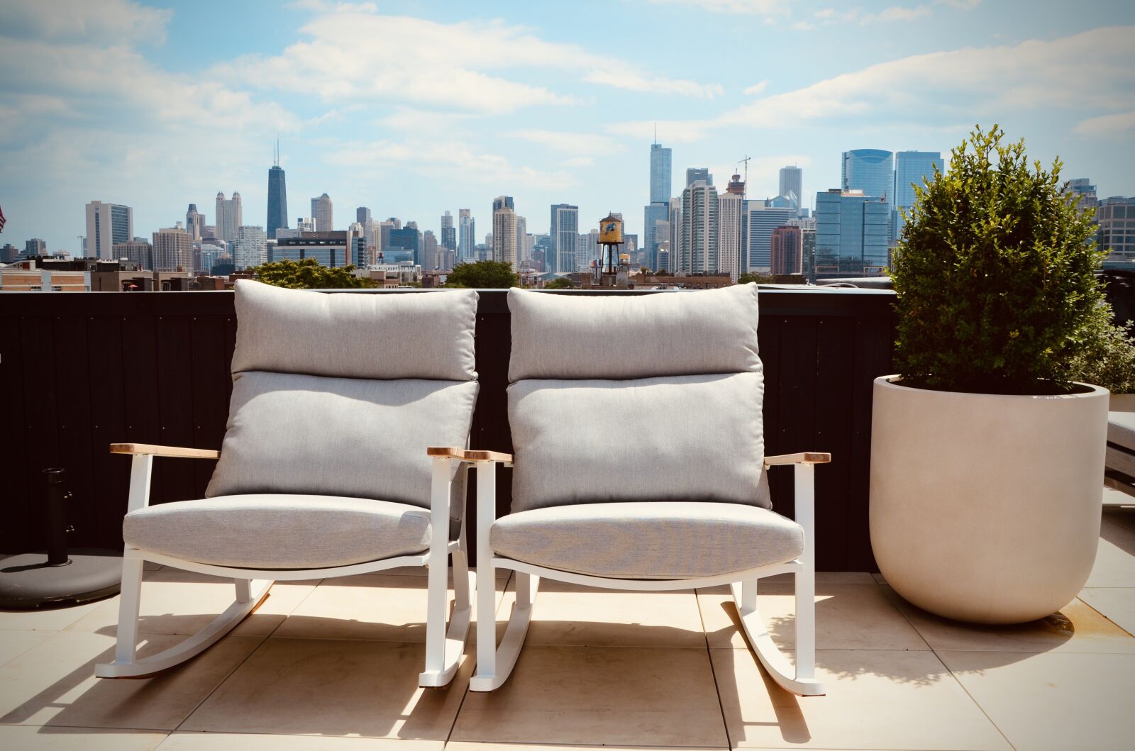 Nikon D5100 sample photo. Chicago, skyline, chairs photography