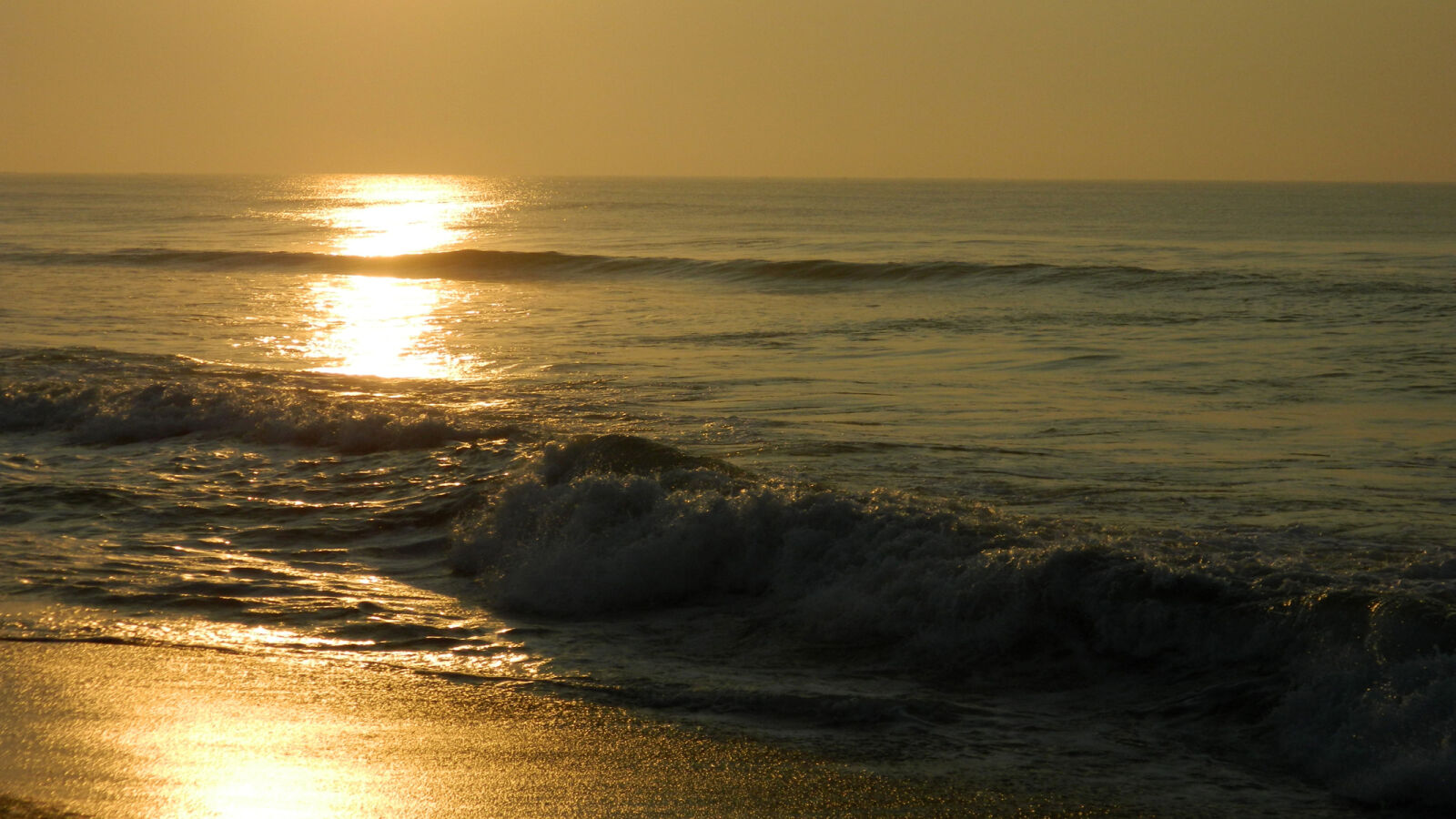 Nikon Coolpix L120 sample photo. Sea, beach photography