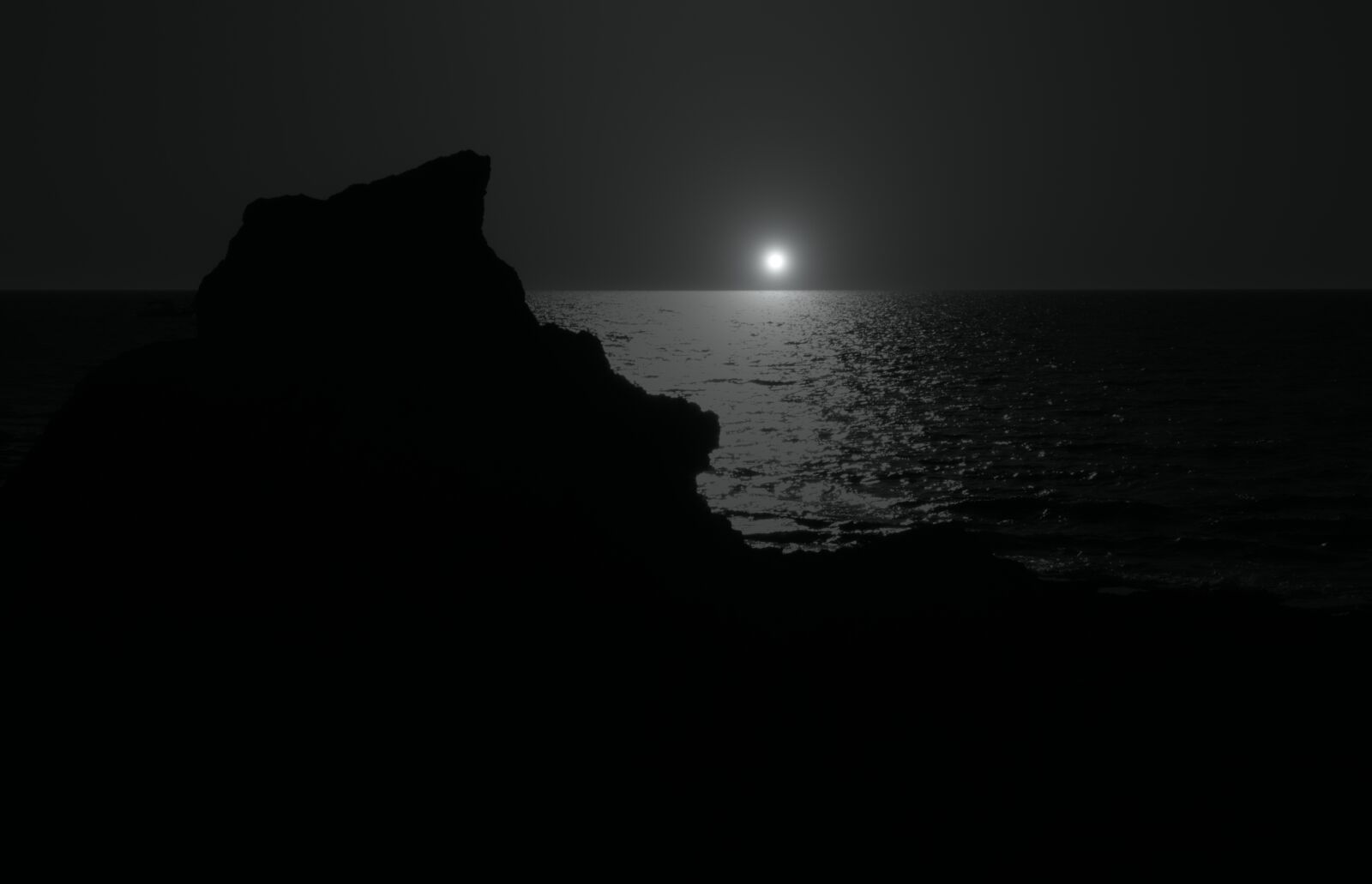 Canon EOS 1300D (EOS Rebel T6 / EOS Kiss X80) + Canon EF-S 18-55mm F3.5-5.6 IS II sample photo. Moon, night, moonlight sea photography