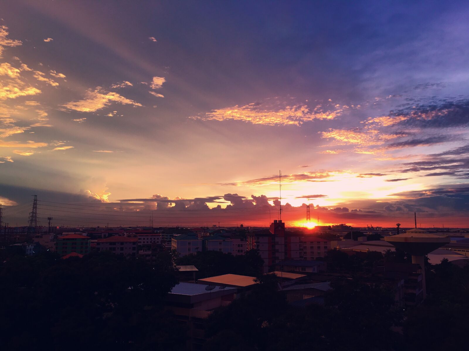 iPhone 6s Plus back camera 4.15mm f/2.2 sample photo. City, dawn, dusk, light photography