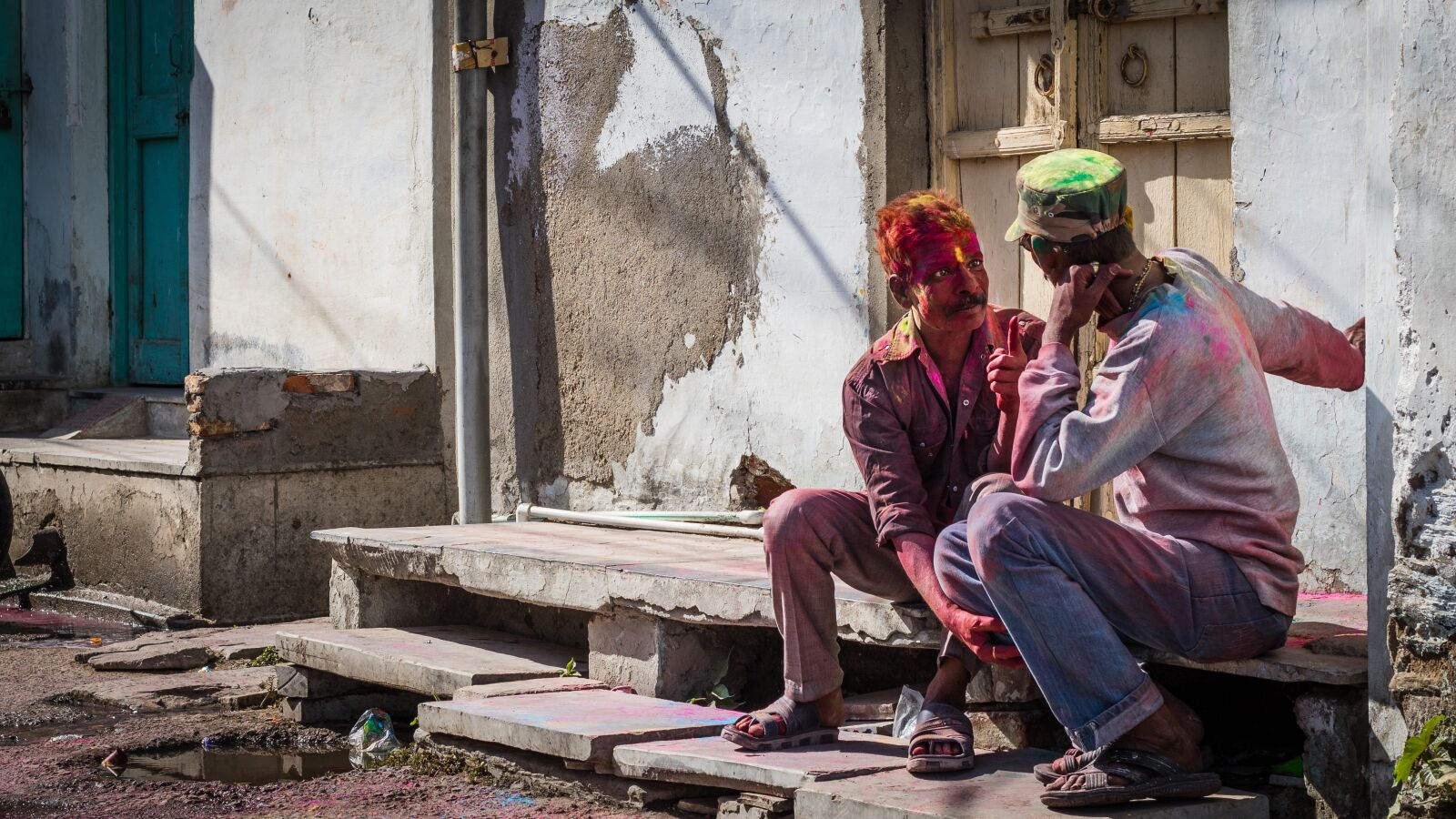 Canon EOS 7D Mark II sample photo. Holi, men, colorful photography