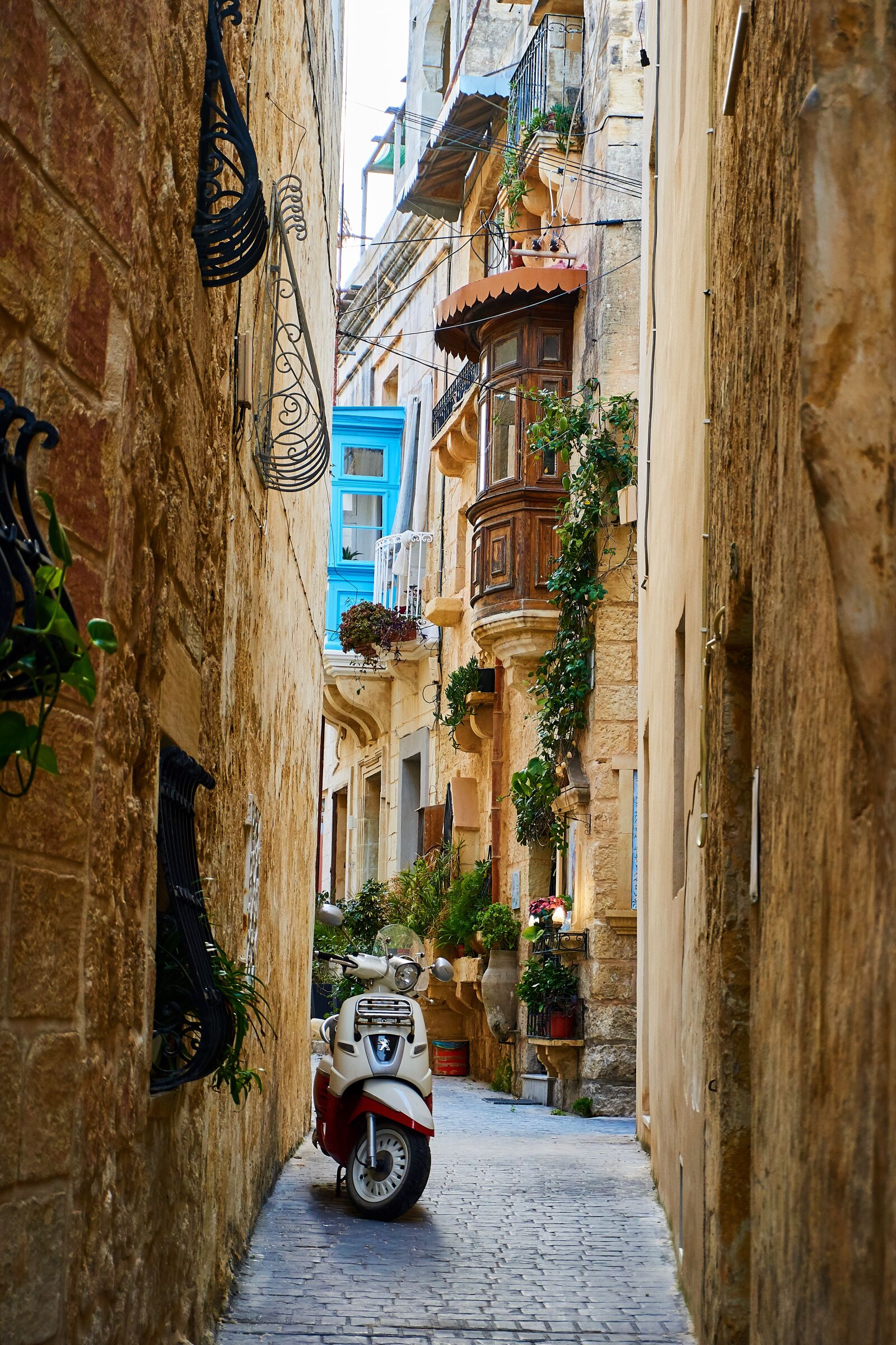 Sony a6000 sample photo. Road, travel, city photography