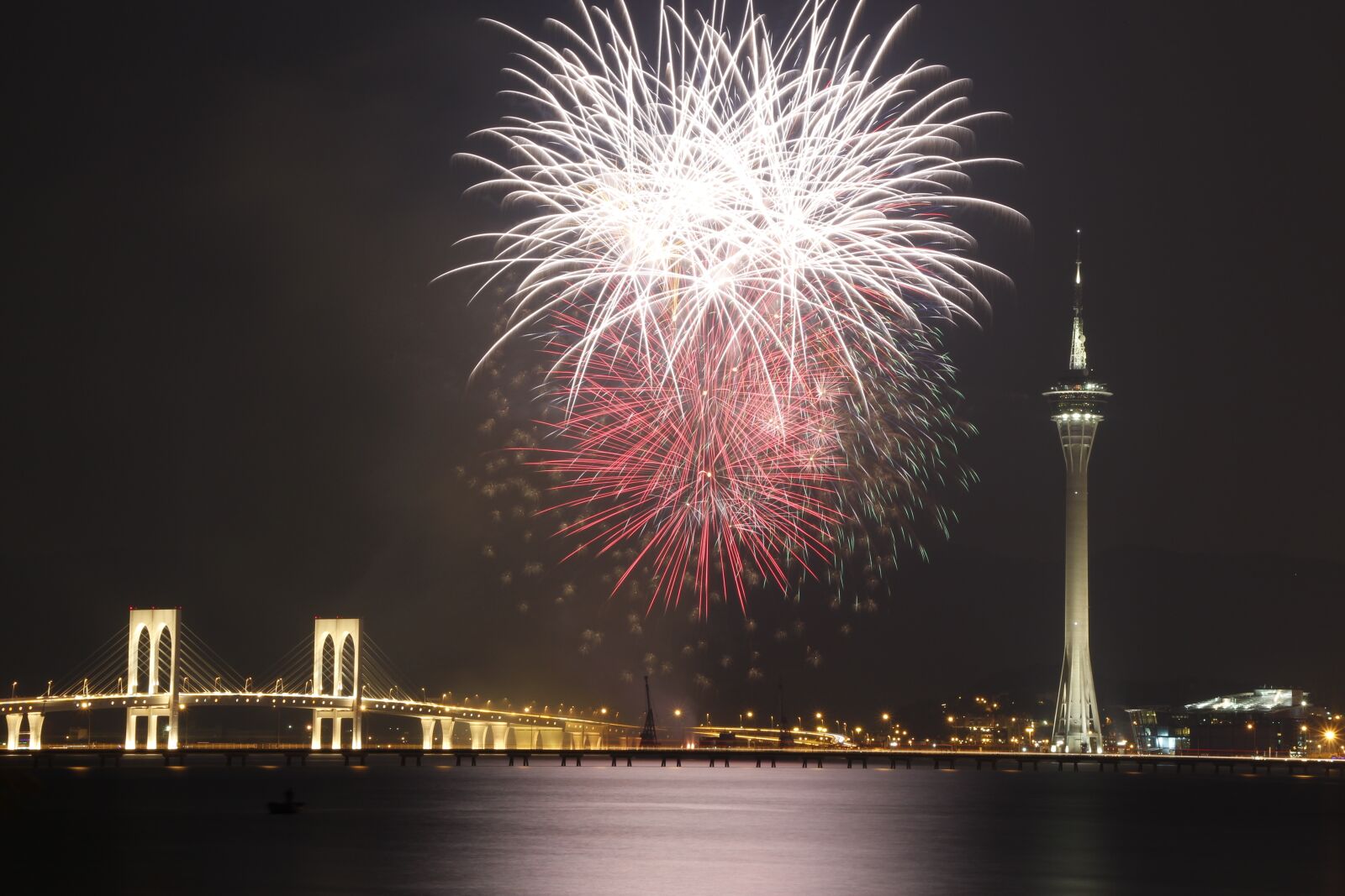 Canon EOS 650D (EOS Rebel T4i / EOS Kiss X6i) sample photo. Macau, fireworks, landscape photography